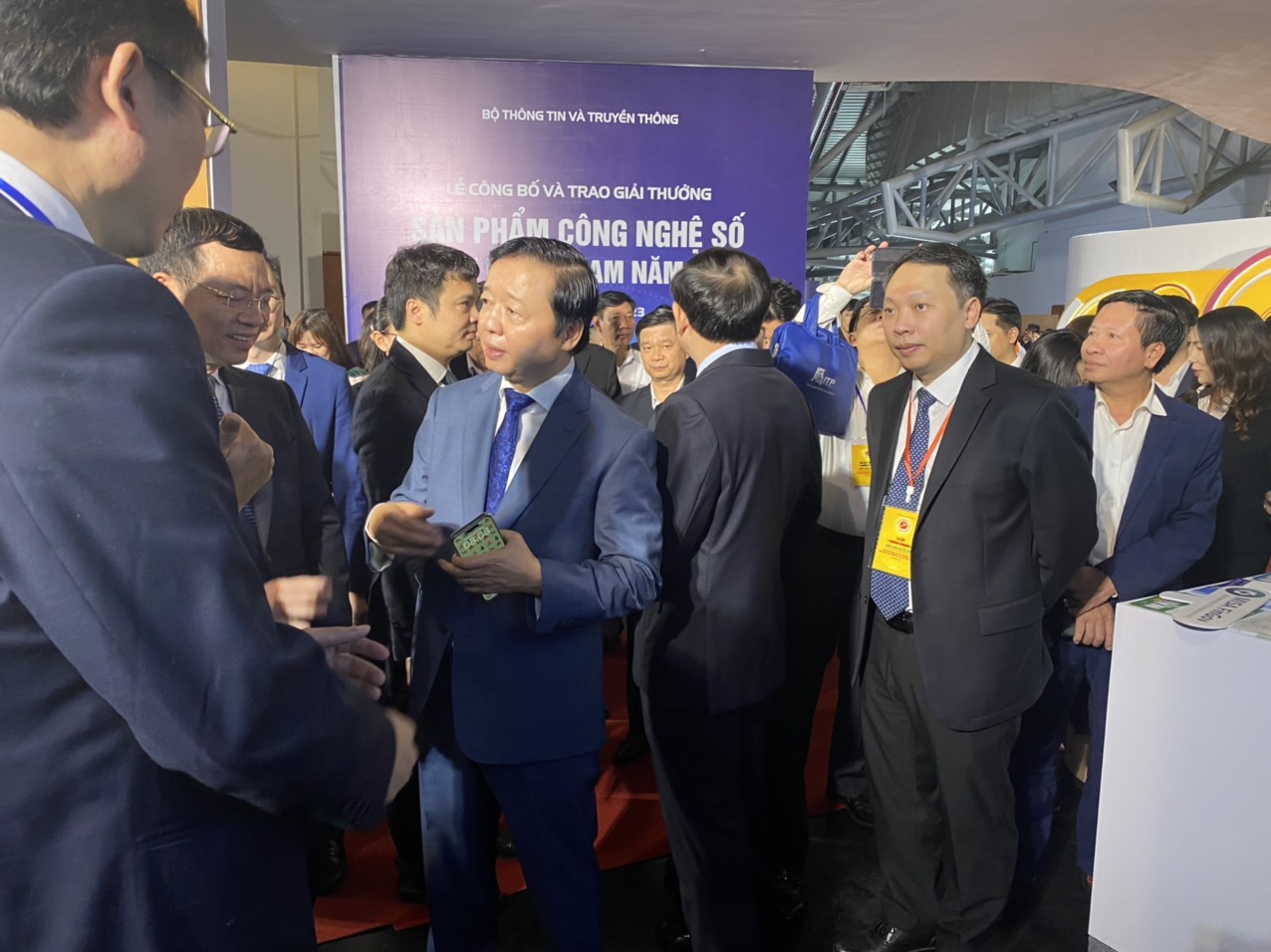 Khai mạc Diễn đ&agrave;n Quốc gia về ph&aacute;t triển doanh nghiệp c&ocirc;ng nghệ số Việt Nam lần thứ V - Ảnh 1.
