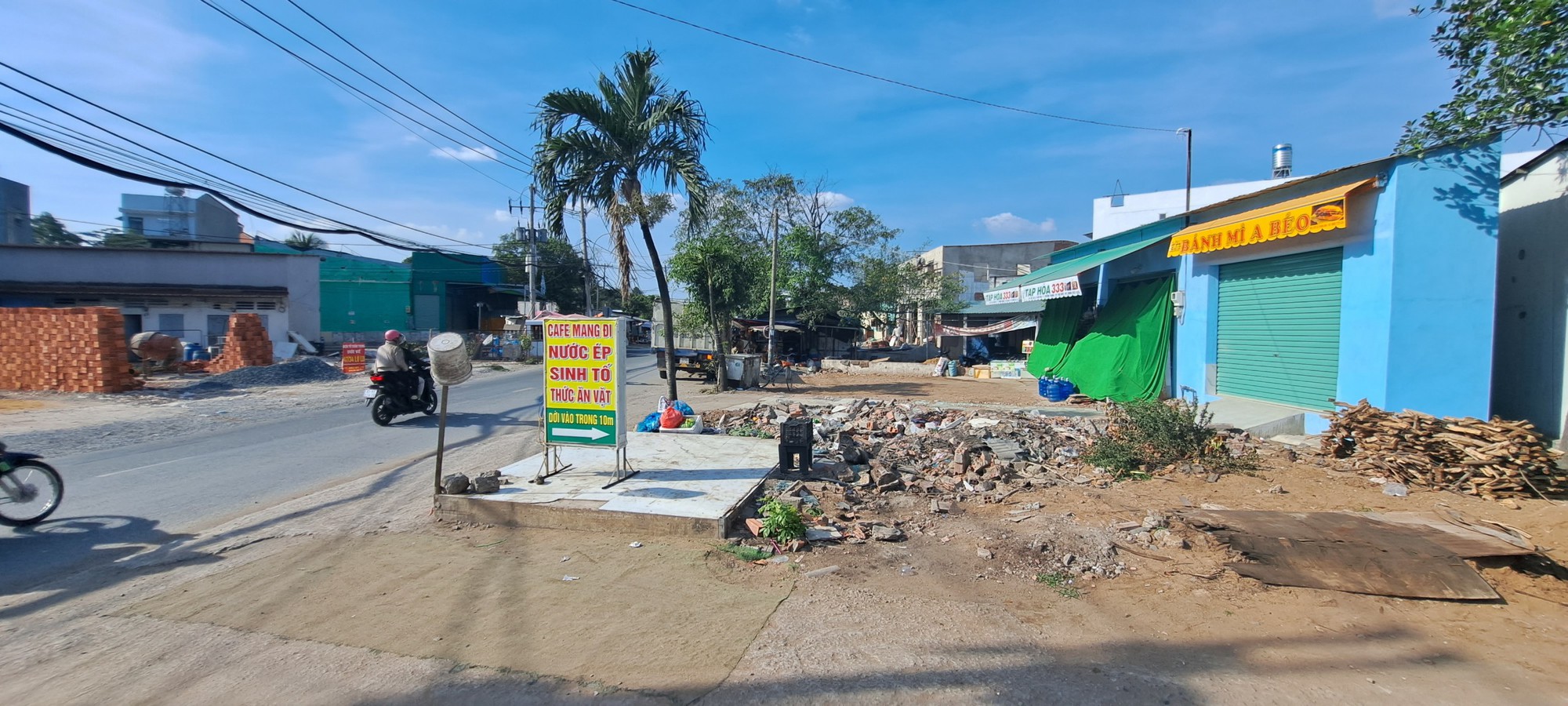 Người d&acirc;n TP.HCM th&aacute;o dỡ nh&agrave;, giao mặt bằng thi c&ocirc;ng cầu Tăng Long - Ảnh 8.