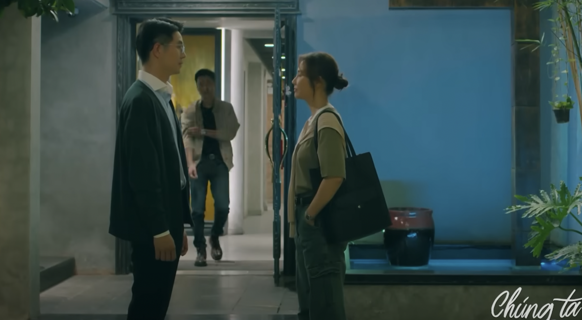 L&acirc;m v&ocirc; t&igrave;nh gặp lại Dương v&agrave; chứng kiến c&ocirc; được người đ&agrave;n &ocirc;ng kh&aacute;c quan t&acirc;m.