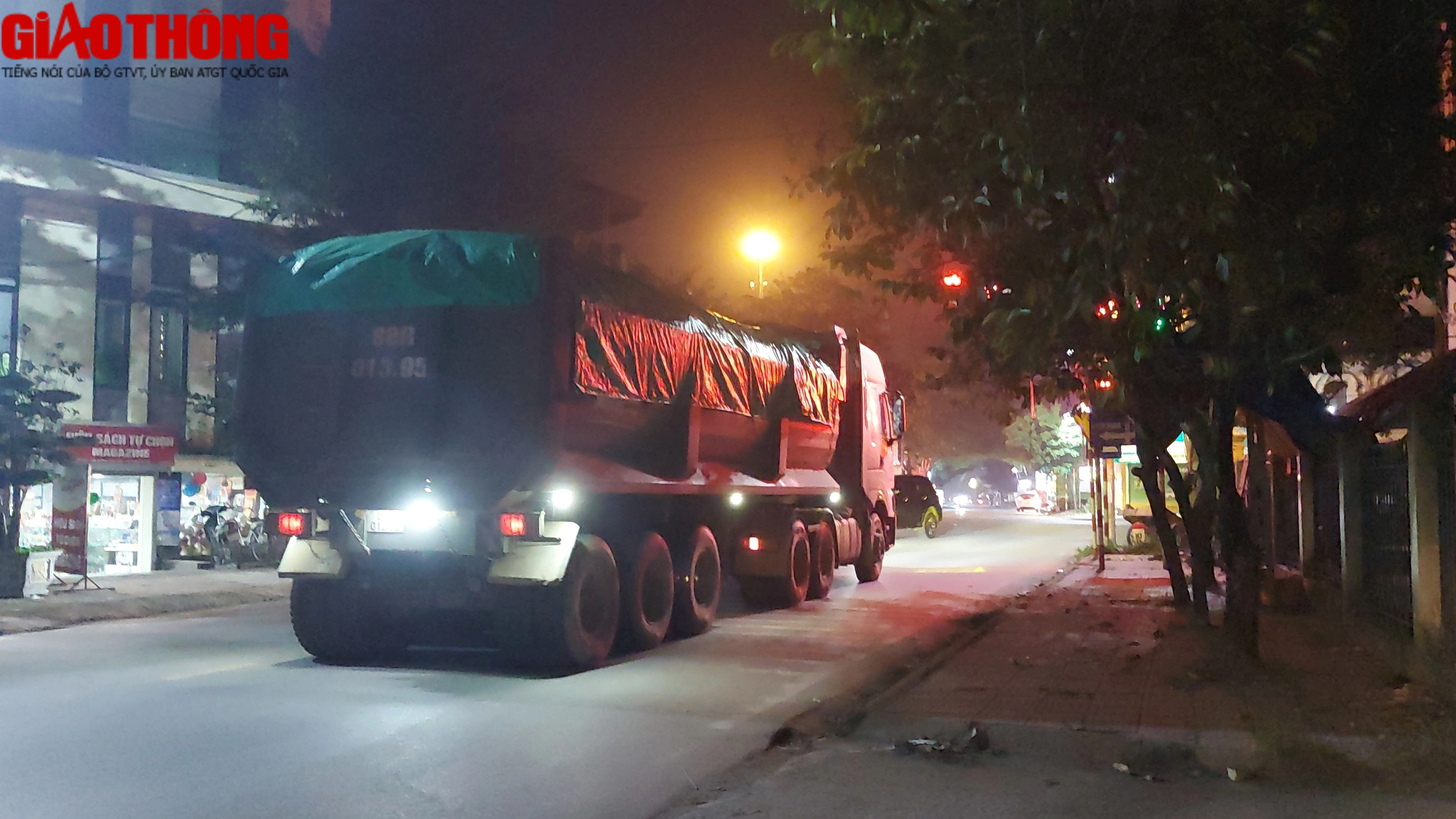 Vĩnh Ph&uacute;c: "N&uacute;i kho&aacute;ng sản" ngang nhi&ecirc;n chặn đường d&acirc;n sinh - Ảnh 3.