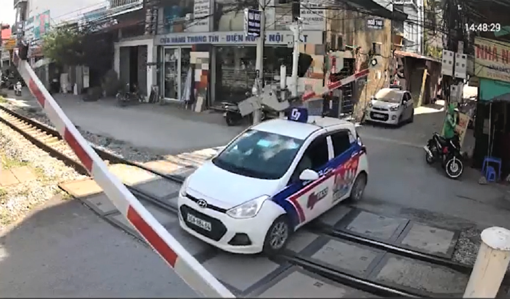 Tai nạn đường sắt tăng mạnh, Bộ Xây dựng chỉ đạo loạt giải pháp ứng phó- Ảnh 1. Tai nạn đường sắt tăng mạnh, Bộ Xây dựng chỉ đạo loạt giải pháp ứng phó- Ảnh 1.