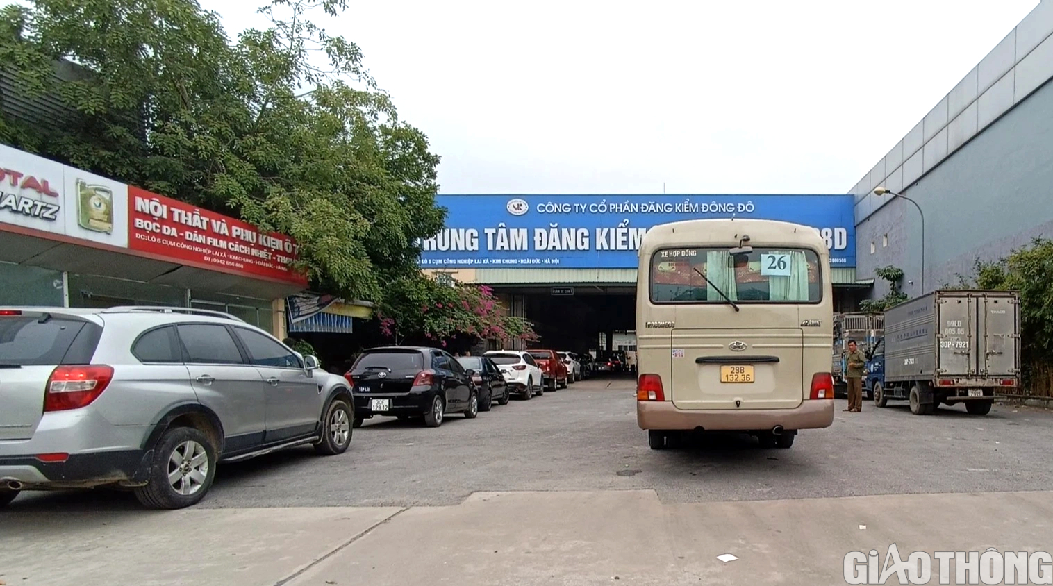 Nghiêm cấm trung tâm đăng kiểm tự ý đưa ra yêu cầu gây khó khăn cho người dân - Ảnh 2. Nghiêm cấm trung tâm đăng kiểm tự ý đưa ra yêu cầu gây khó khăn cho người dân - Ảnh 2.