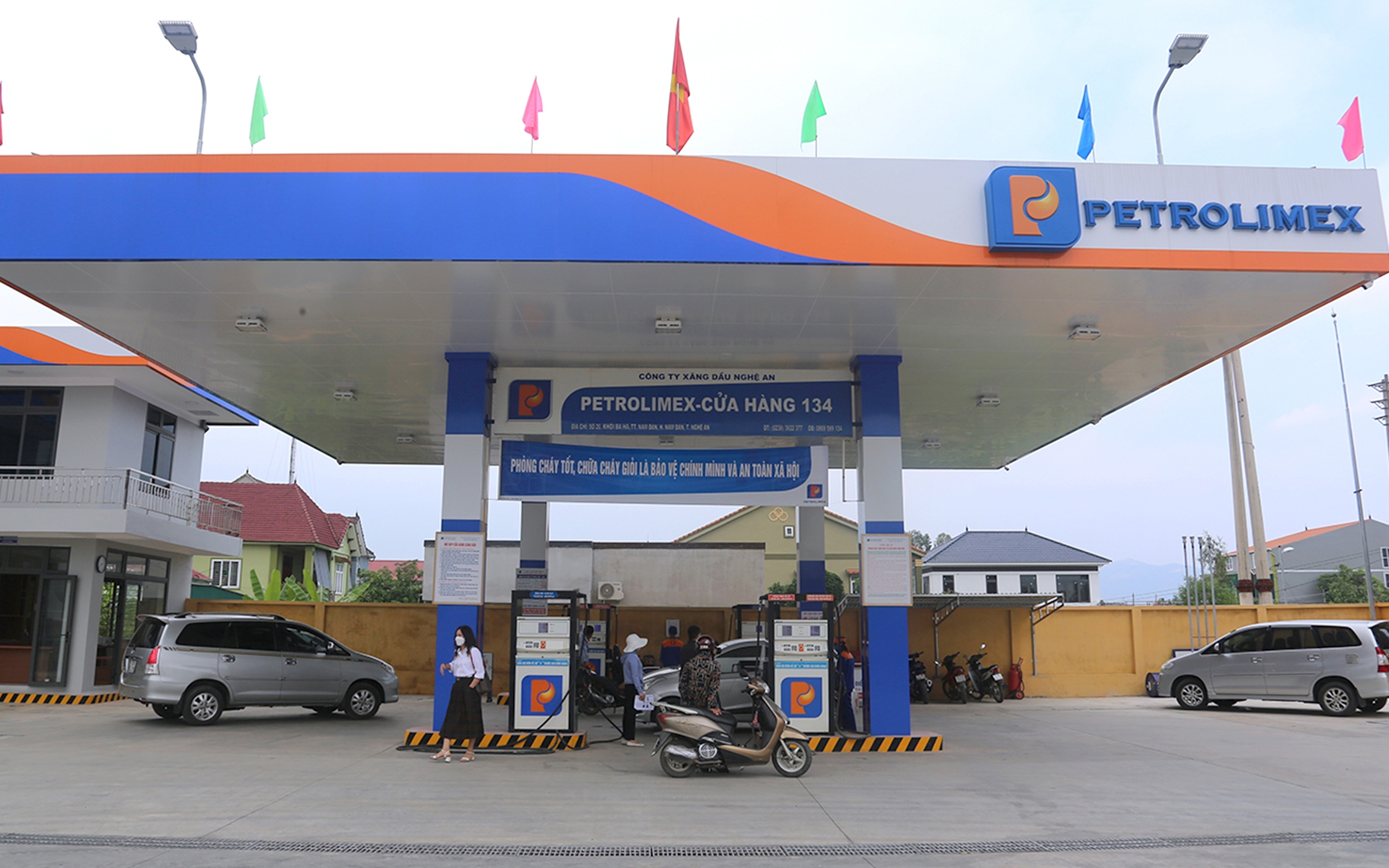 Rối rắm &aacute;p gi&aacute; xăng dầu tại c&aacute;c địa phương v&ugrave;ng 2