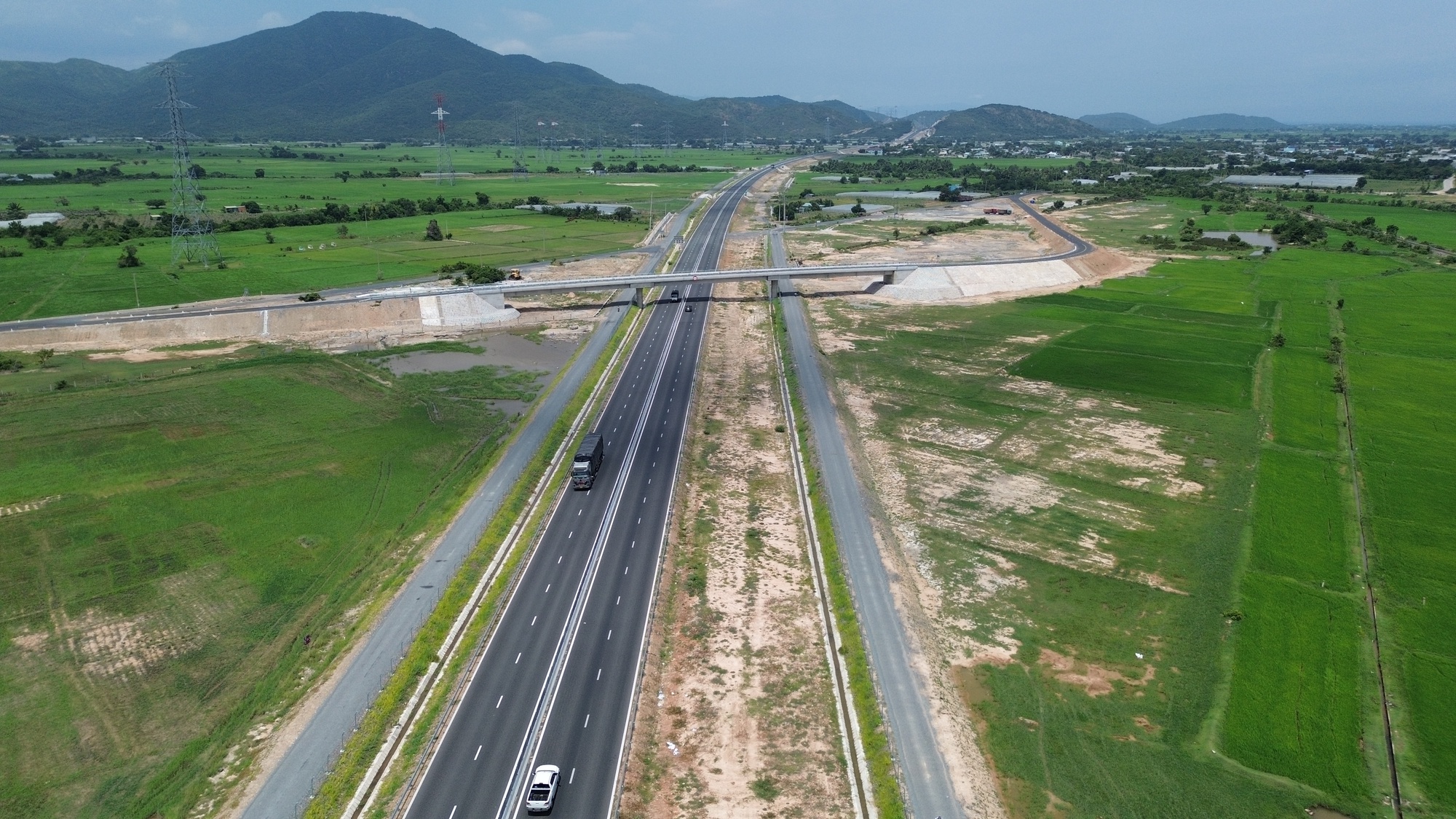 Cao tốc Vĩnh Hảo - Phan Thiết "kho&aacute;c &aacute;o mới" ch&agrave;o đ&oacute;n năm 2024 - Ảnh 7.