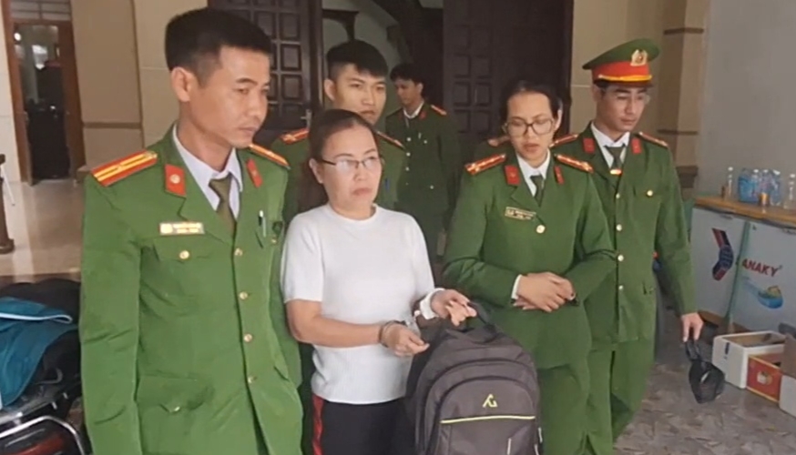 Bắt tạm giam nguy&ecirc;n gi&aacute;o vi&ecirc;n cấp 2 v&igrave;... "n&oacute;i xấu" - Ảnh 1.