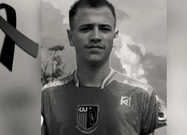 Kinh ho&agrave;ng khoảnh khắc cầu thủ ở giải Brazil bị s&eacute;t đ&aacute;nh tử vong - Ảnh 1.