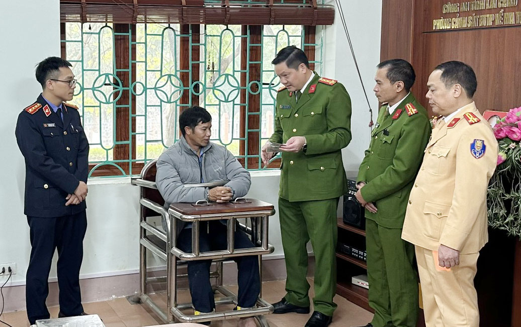 Lai Ch&acirc;u: Bắt quả tang trưởng ban c&ocirc;ng t&aacute;c Mặt trận mang gần 10 kg ma tu&yacute; đi ti&ecirc;u thụ - Ảnh 1.