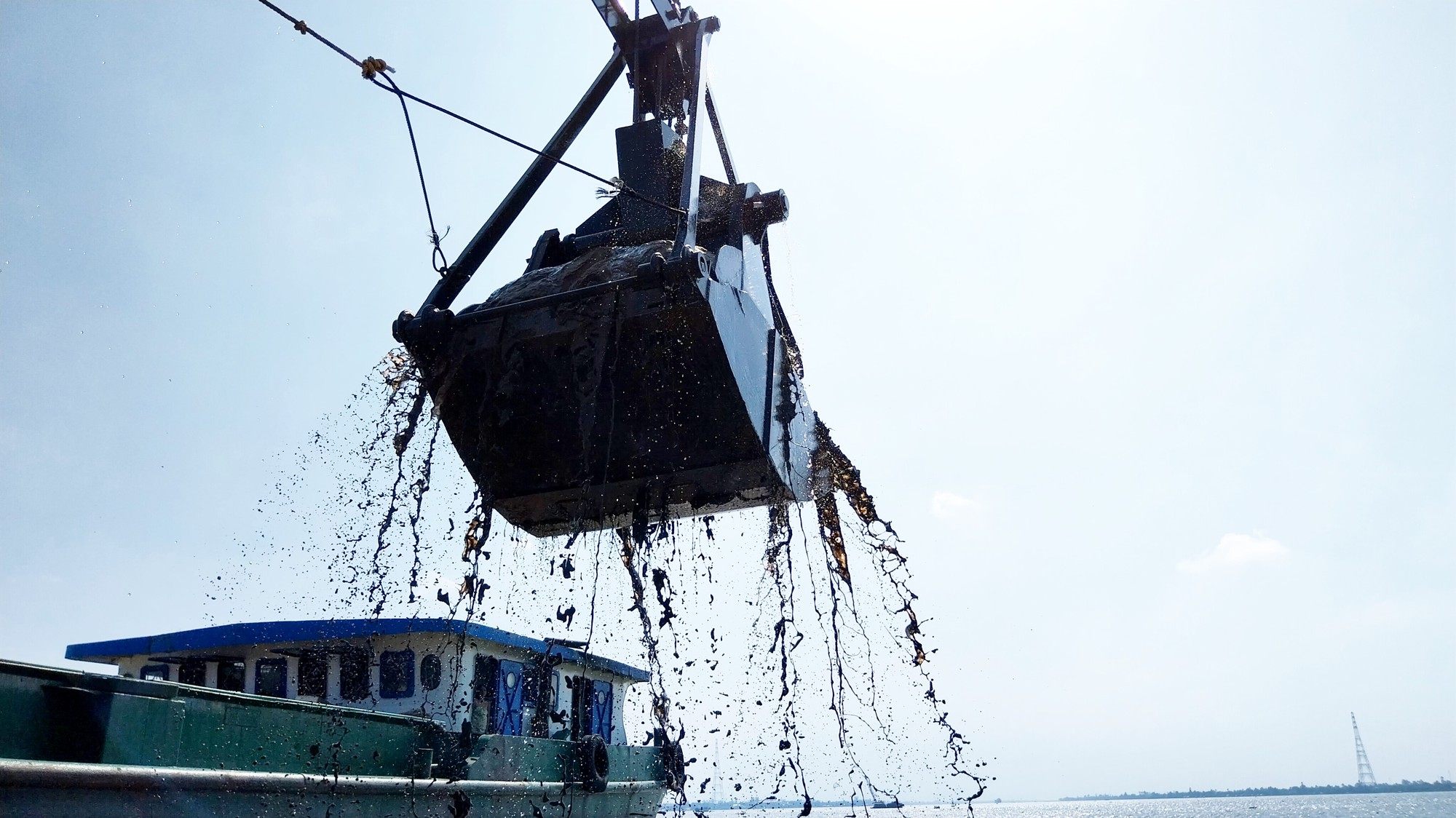 Niềm vui của nh&agrave; thầu khi mỏ c&aacute;t thứ tư theo cơ chế đặc th&ugrave; bắt đầu khai th&aacute;c - Ảnh 2.