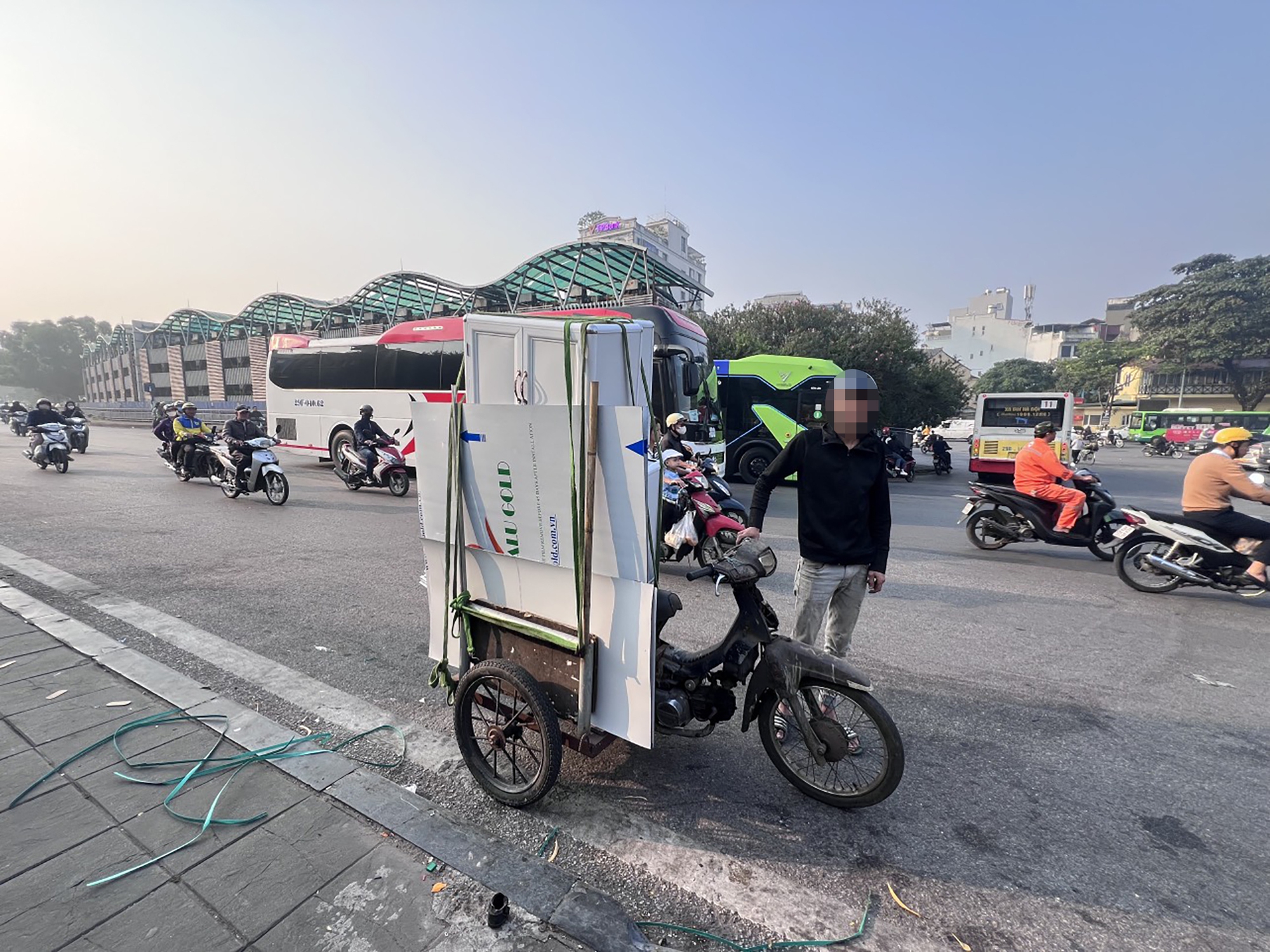 Bị CSGT xử phạt, nhiều l&aacute;i xe m&aacute;y tự chế biện minh &ldquo;v&igrave; mưu sinh&rdquo; - Ảnh 11.