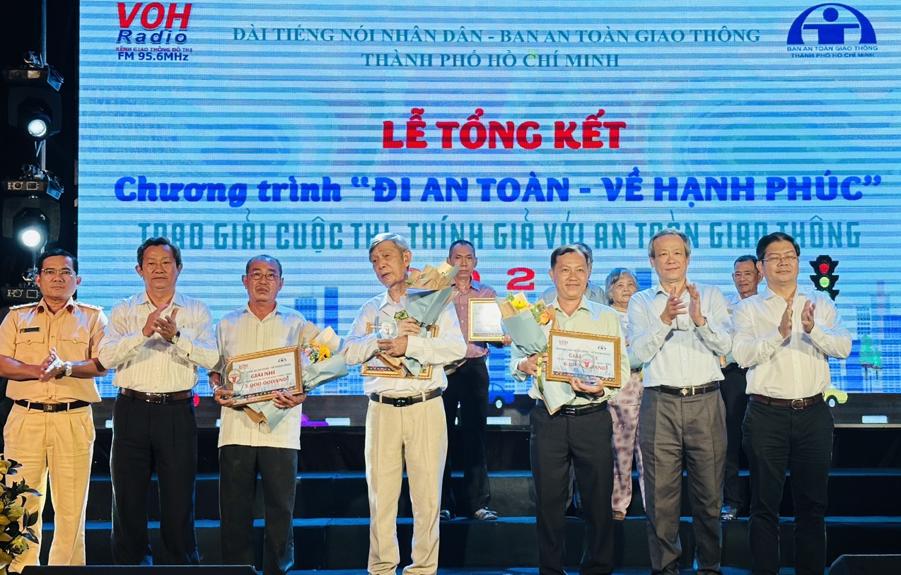 B&agrave;i cải lương "An to&agrave;n l&agrave; bạn - tai nạn l&agrave; th&ugrave;" đạt giải nhất cuộc thi th&iacute;nh giả với ATGT - Ảnh 1.