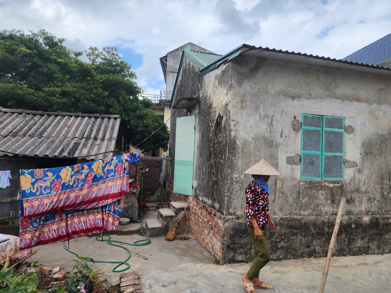 Kh&oacute; khăn bủa v&acirc;y b&agrave; cụ ngh&egrave;o kh&oacute; c&oacute; ch&aacute;u bị chết v&igrave; tai nạn giao th&ocirc;ng - Ảnh 2.