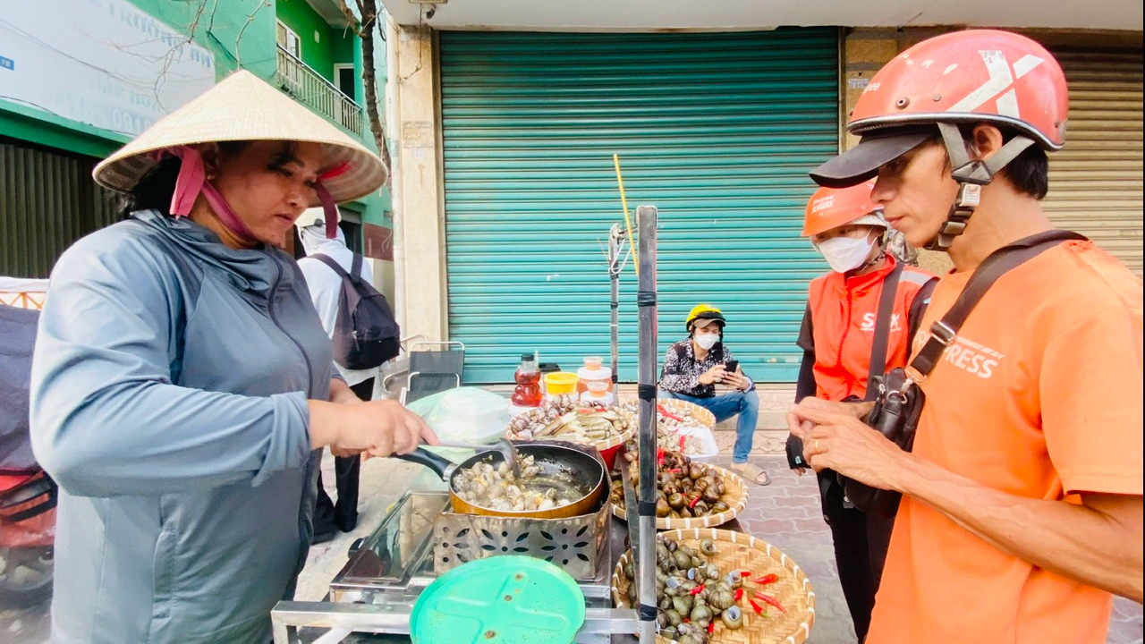 TP.HCM hối hả trước giấc mơ khởi nghiệp vỉa h&egrave; của người ngh&egrave;o  - Ảnh 10.