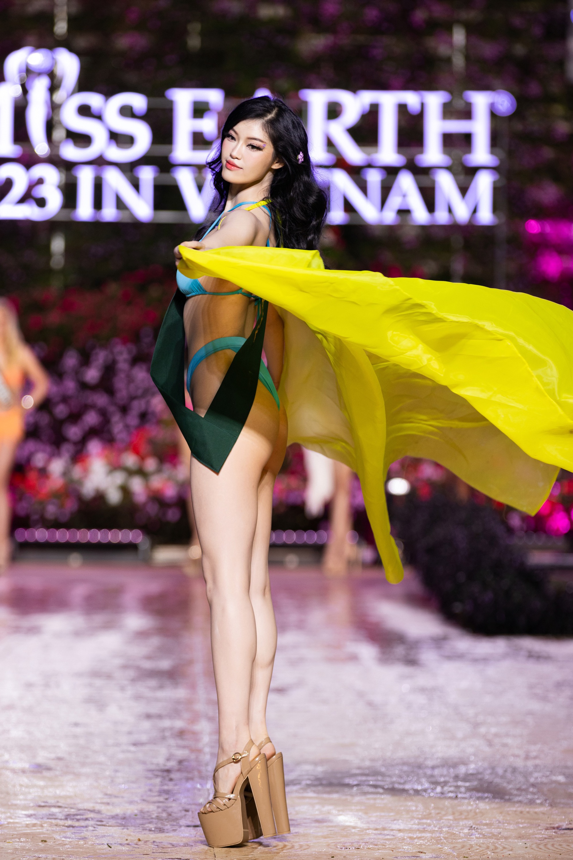 D&agrave;n người đẹp Miss Earth 2023 khoe d&aacute;ng n&oacute;ng bỏng với bikini dưới trời lạnh 15 độ - Ảnh 31.