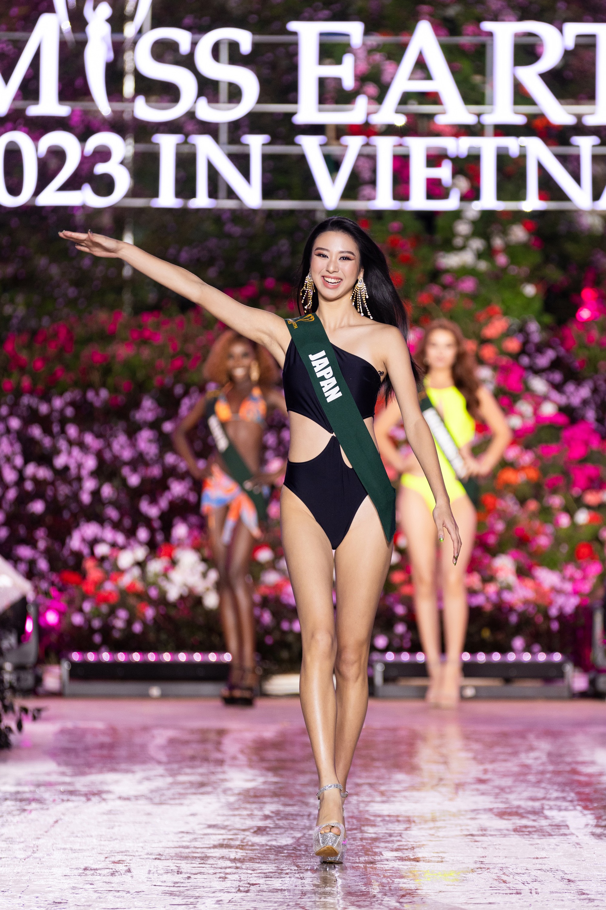 D&agrave;n người đẹp Miss Earth 2023 khoe d&aacute;ng n&oacute;ng bỏng với bikini dưới trời lạnh 15 độ - Ảnh 30.
