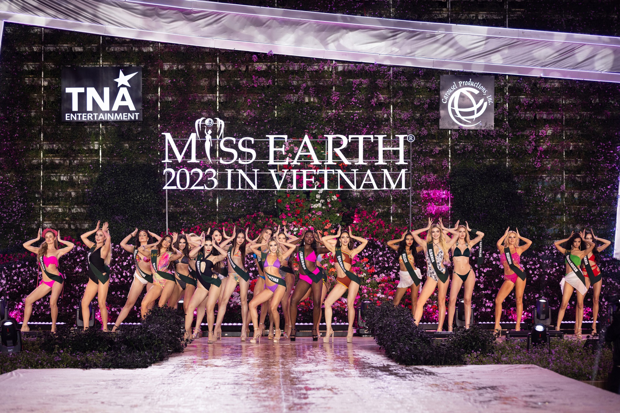 D&agrave;n người đẹp Miss Earth 2023 khoe d&aacute;ng n&oacute;ng bỏng với bikini dưới trời lạnh 15 độ - Ảnh 34.
