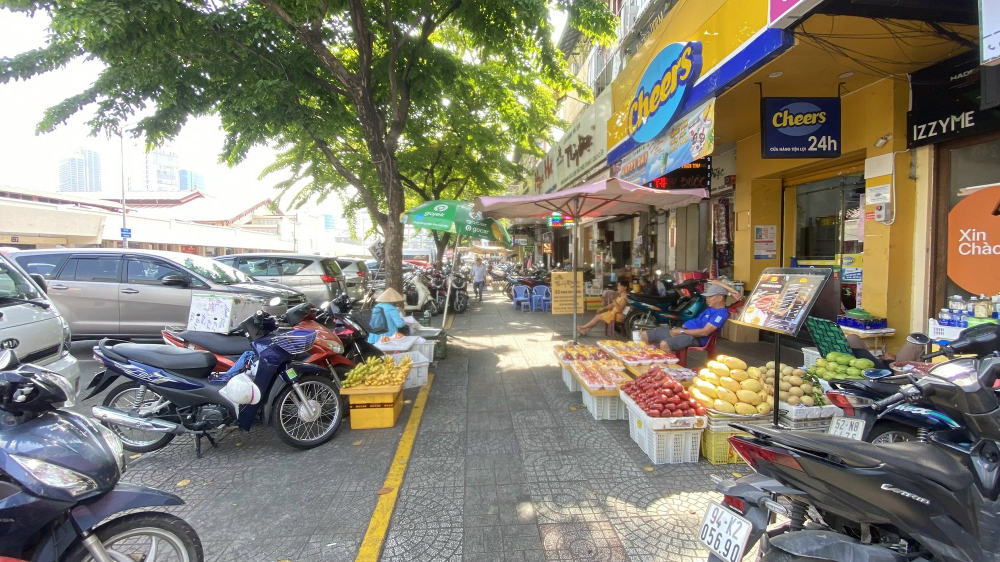 TP.HCM hối hả trước giấc mơ khởi nghiệp vỉa h&egrave; của người ngh&egrave;o  - Ảnh 3.