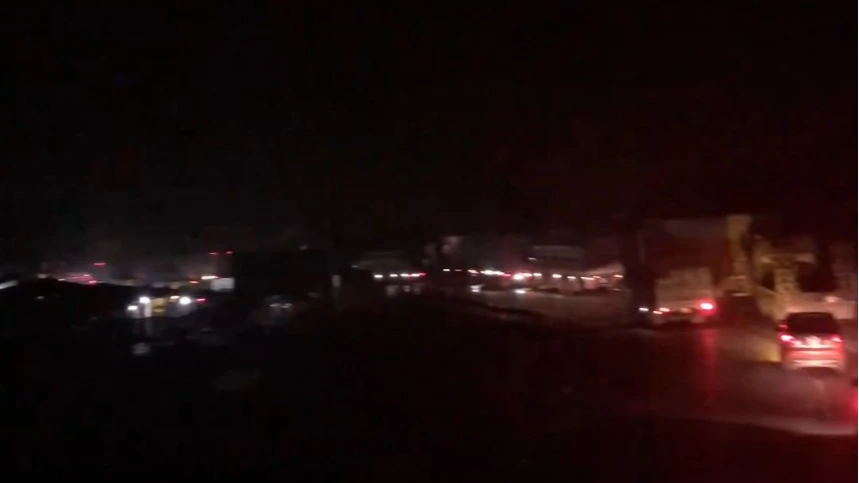 Tai nạn li&ecirc;n ho&agrave;n, quốc lộ 6 &ugrave;n tắc nhiều giờ - Ảnh 5.