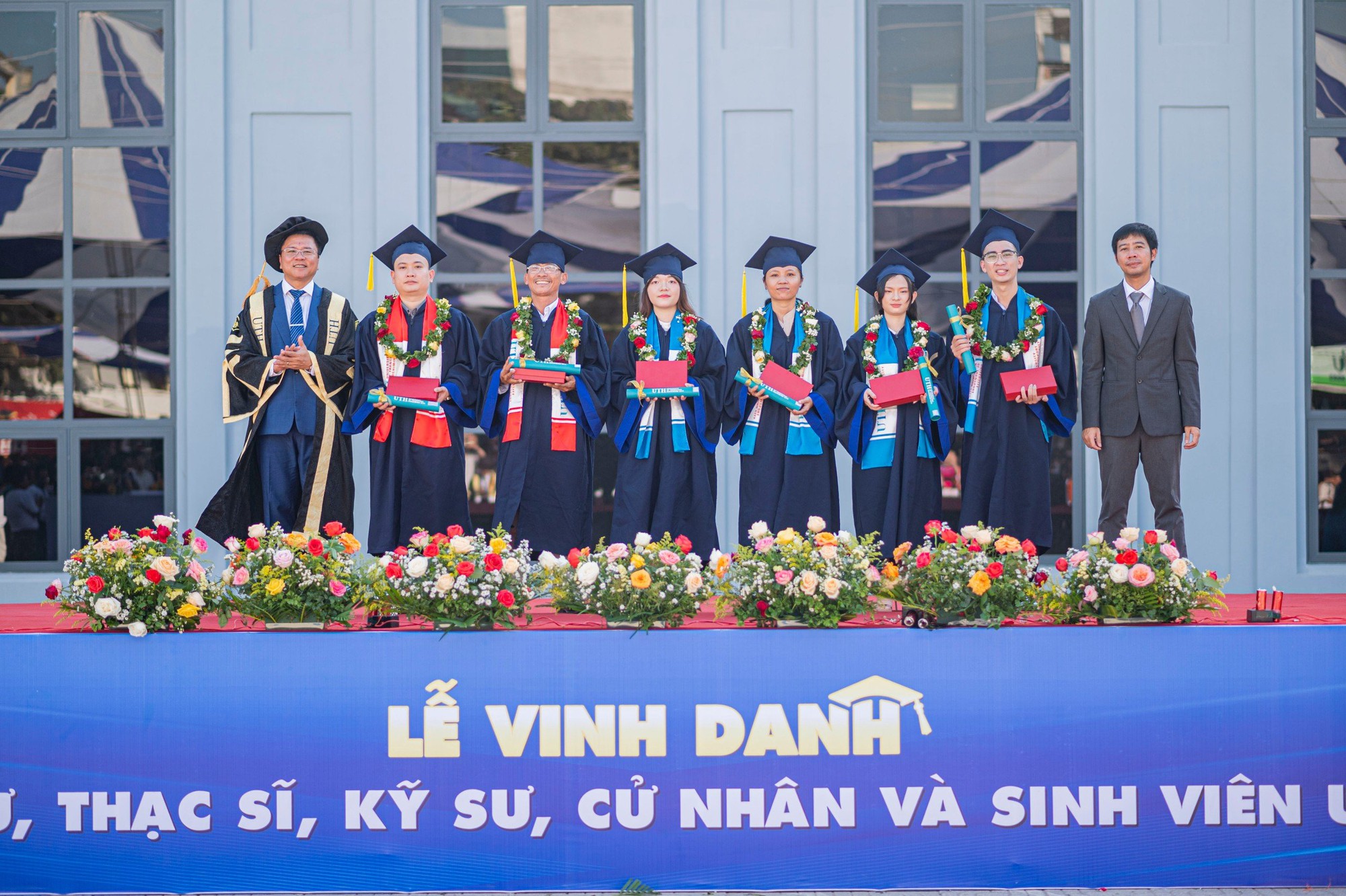 Trường ĐH GTVT TP.HCM vinh danh hơn 850 thạc sĩ, cử nh&acirc;n, kỹ sư ưu t&uacute;  - Ảnh 1.