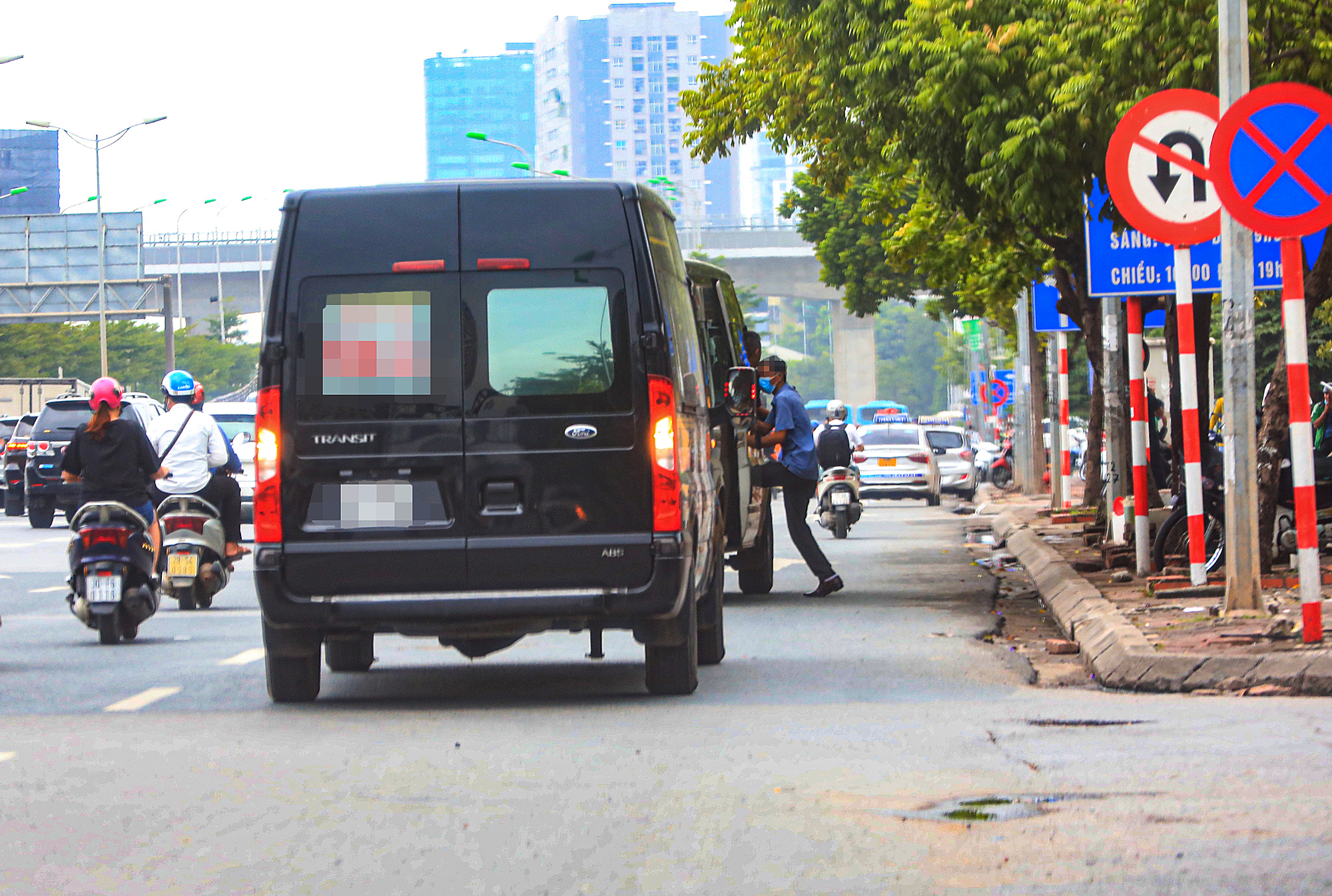 Hiến kế ngăn xe hợp đồng trá hình lộng hành - Ảnh 1. Hiến kế ngăn xe hợp đồng trá hình lộng hành - Ảnh 1.