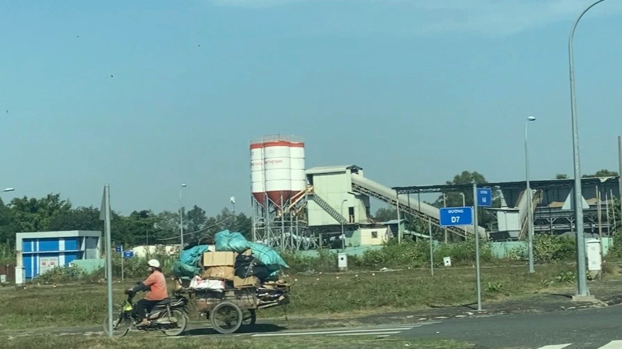 Trạm b&ecirc; t&ocirc;ng T&acirc;n Thế Giới, nơi đo&agrave;n xe bồn xuất ph&aacute;t th&ocirc;ng biển cấm, giờ cấm  - Ảnh 5.