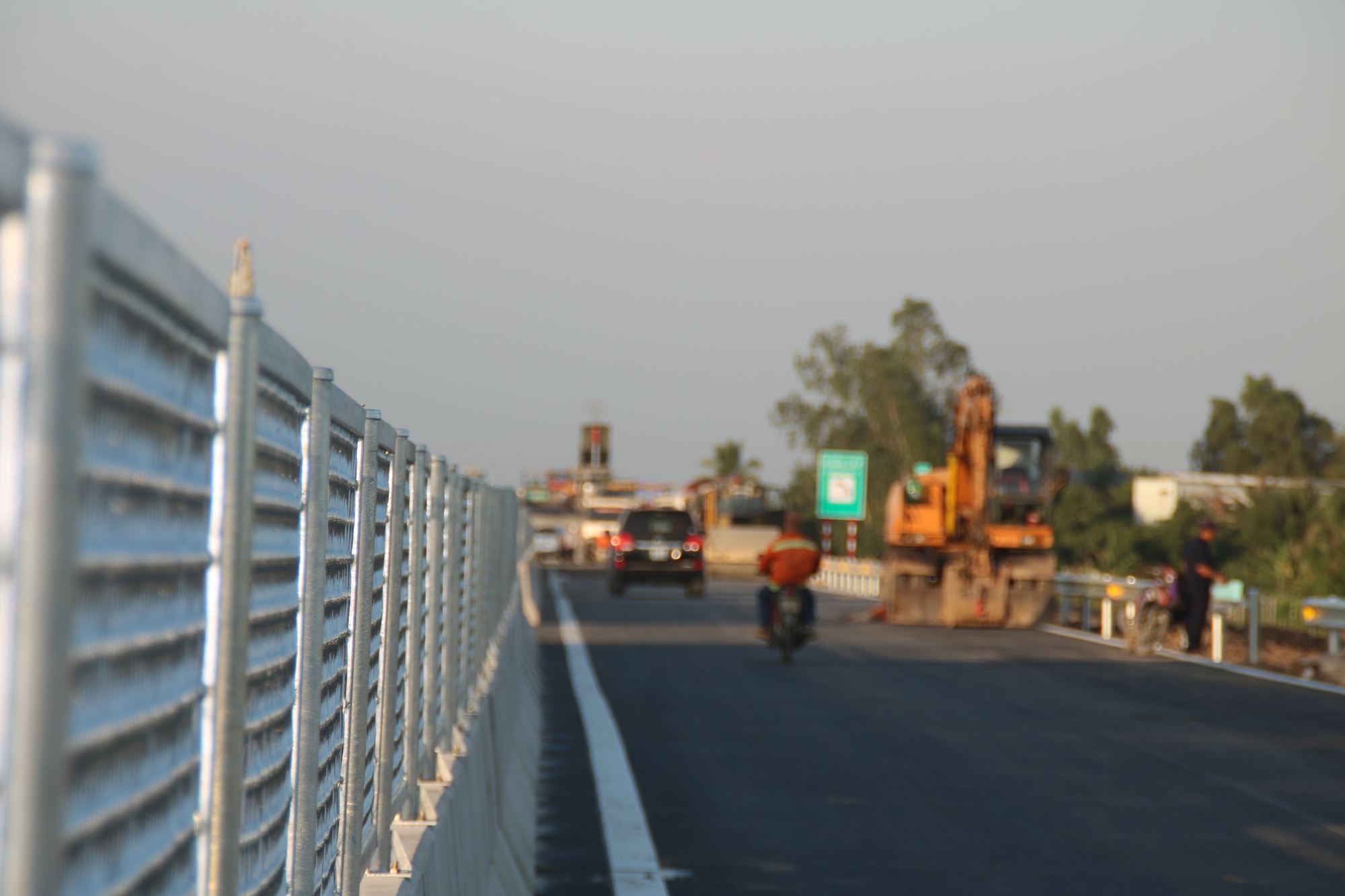 Cận cảnh huy động tổng lực dồn sức đưa cao tốc Mỹ Thuận- Cần Thơ về đích vào ngày 24/12 - Ảnh 10. Cận cảnh huy động tổng lực dồn sức đưa cao tốc Mỹ Thuận- Cần Thơ về đích vào ngày 24/12 - Ảnh 10.