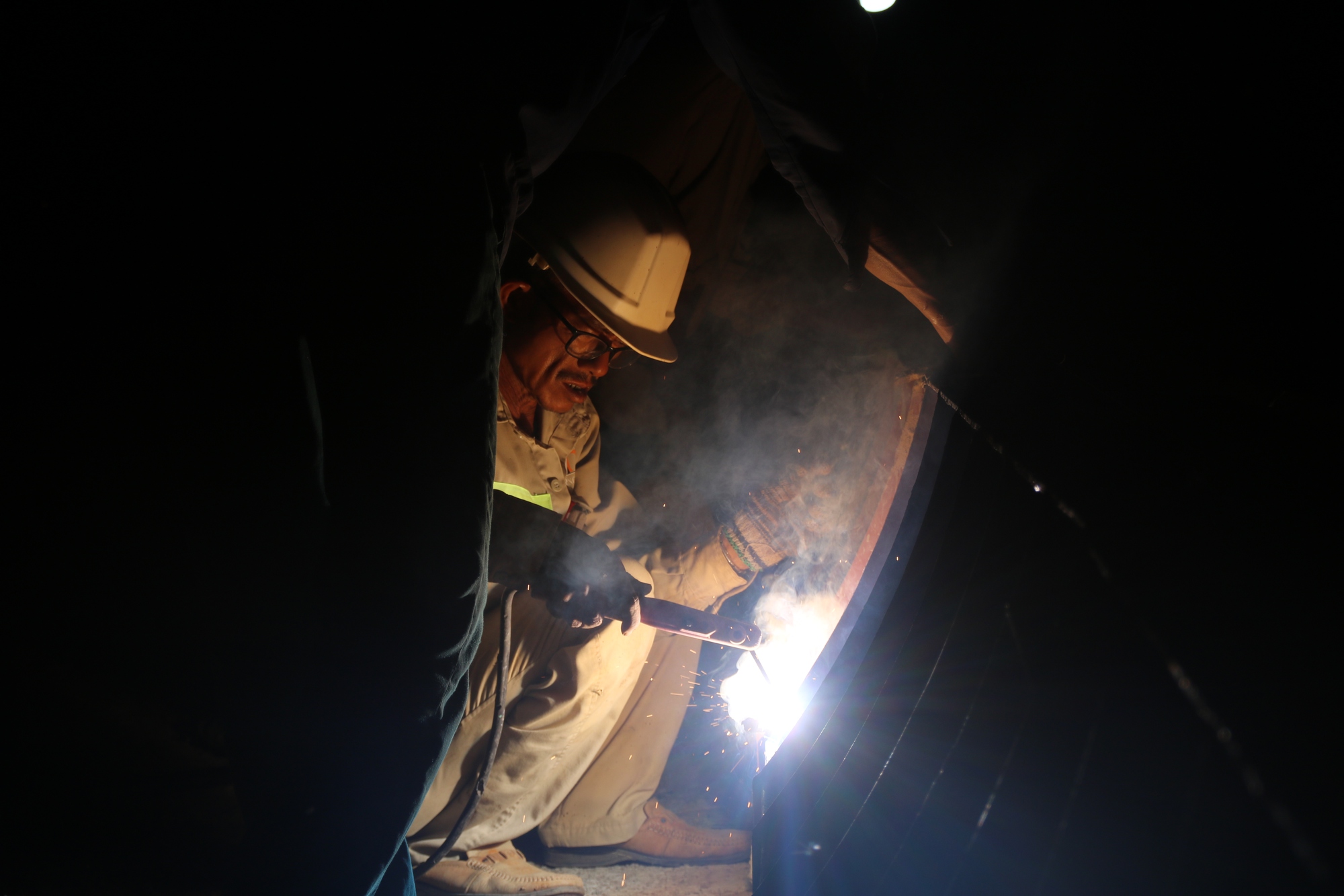 Cận cảnh huy động tổng lực dồn sức đưa cao tốc Mỹ Thuận- Cần Thơ về đích vào ngày 24/12 - Ảnh 4. Cận cảnh huy động tổng lực dồn sức đưa cao tốc Mỹ Thuận- Cần Thơ về đích vào ngày 24/12 - Ảnh 4.