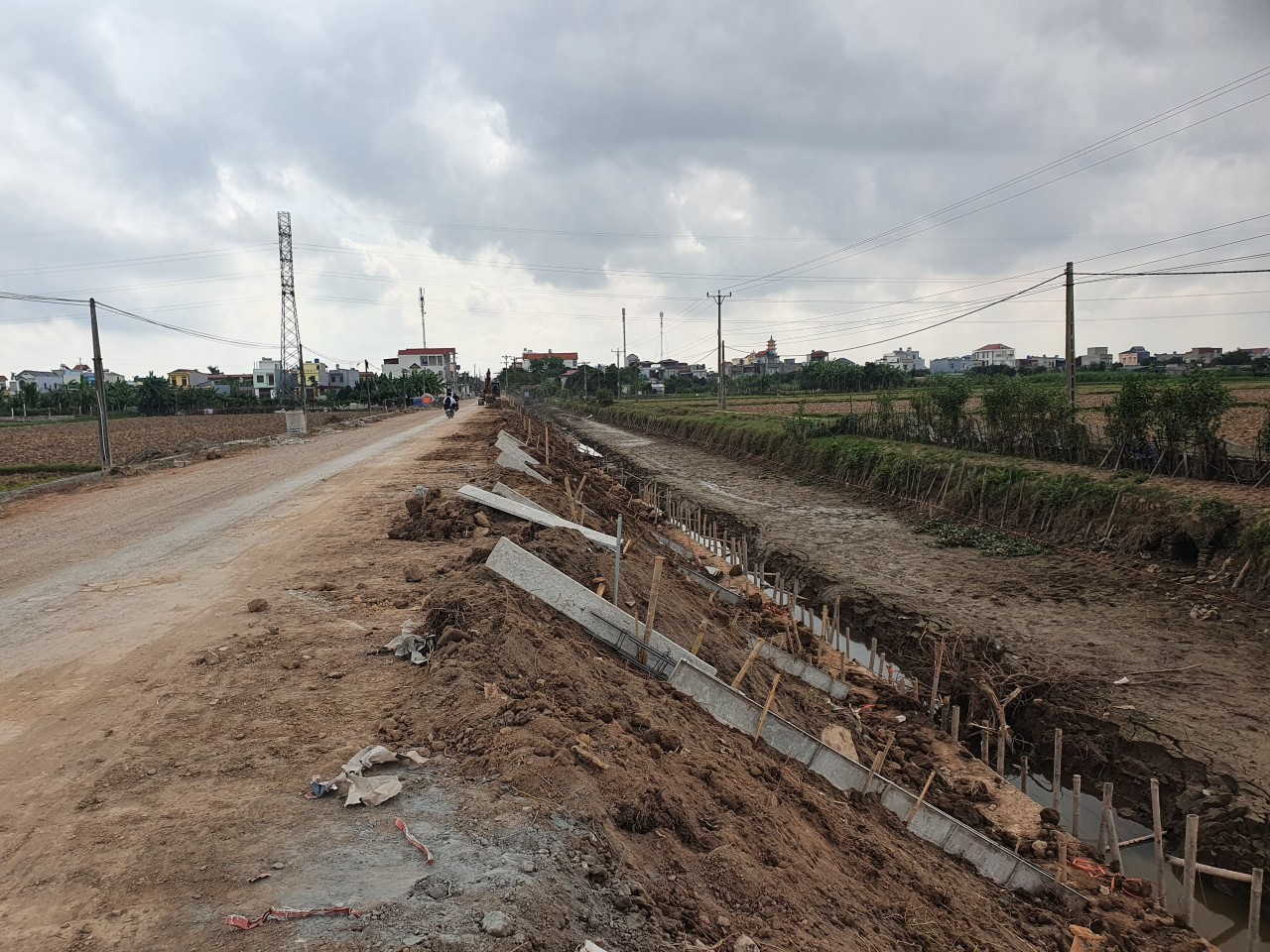 Thi c&ocirc;ng đường cứu hộ, cứu nạn gần trăm tỉ ở Th&aacute;i B&igrave;nh nguy cơ mất ATGT - Ảnh 5.