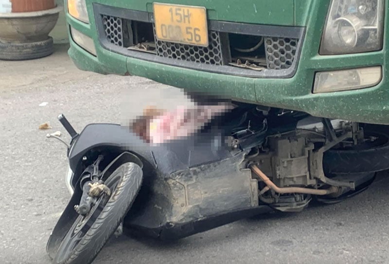 Xe tải vượt ẩu khiến cô gái trẻ tử vong tại chỗ - Ảnh 1. Xe tải vượt ẩu khiến cô gái trẻ tử vong tại chỗ - Ảnh 1.