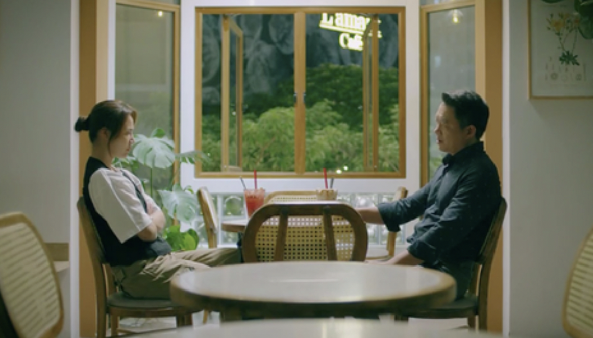 Dương hẹn gặp Đức n&oacute;i chuyện về việc &ocirc;ng Quảng can thiệp v&agrave;o cuộc sống của c&ocirc;.