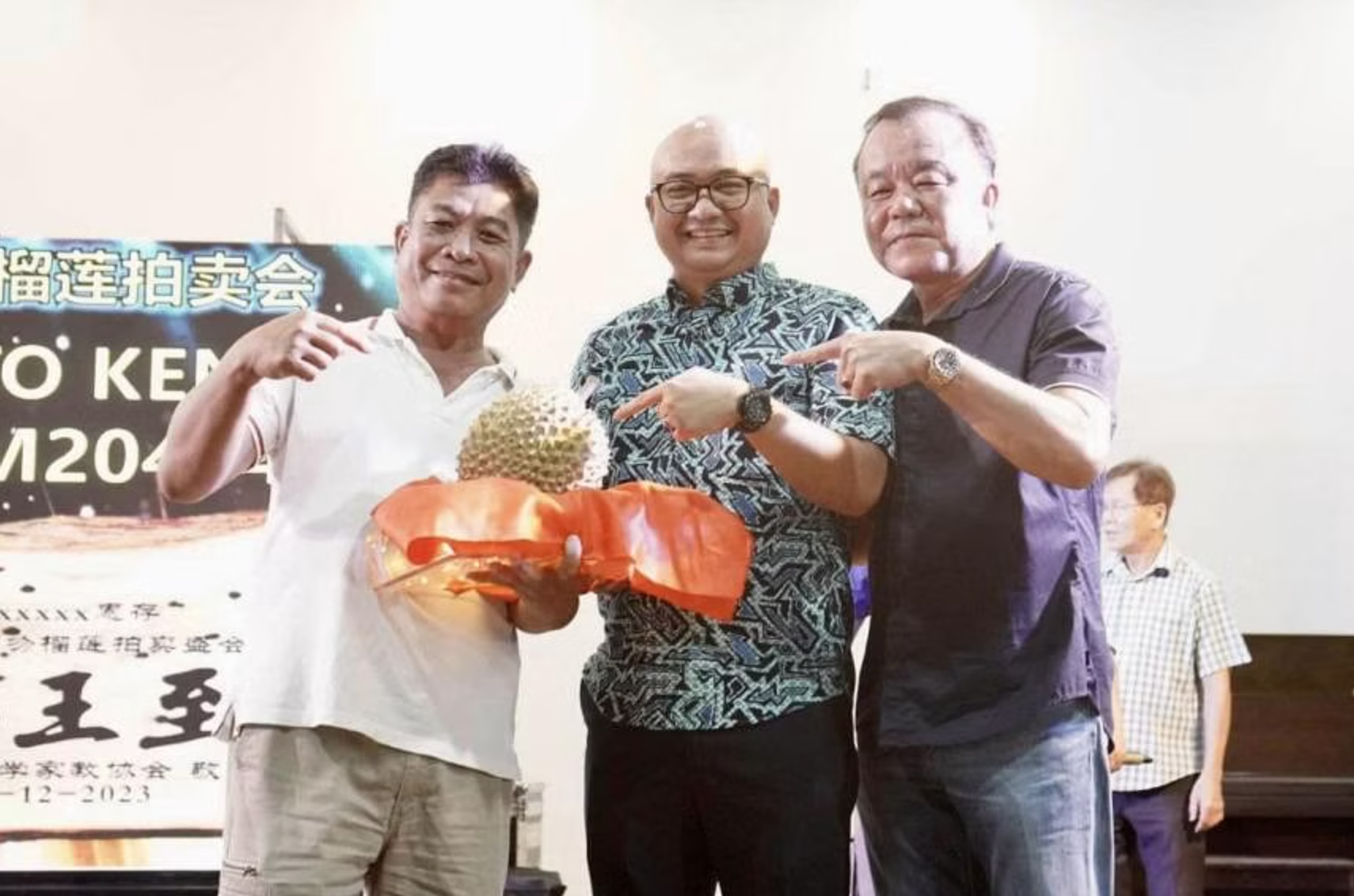 Quả sầu riêng 'đắt nhất thế giới' giá gần 1 tỉ đồng - Ảnh 1. Quả sầu riêng 'đắt nhất thế giới' giá gần 1 tỉ đồng - Ảnh 1.