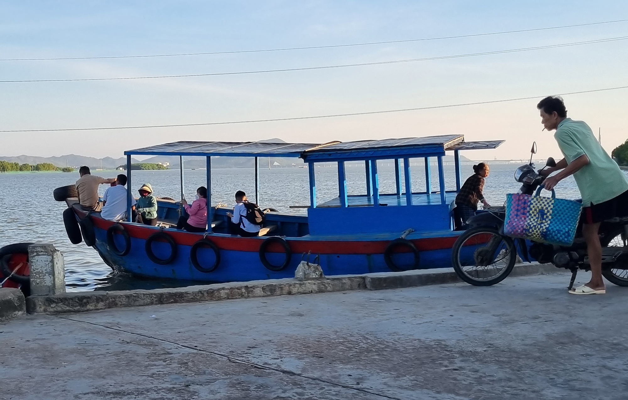 Bất an những chuyến đ&ograve; tr&ecirc;n đầm Thị Nại - Ảnh 1.