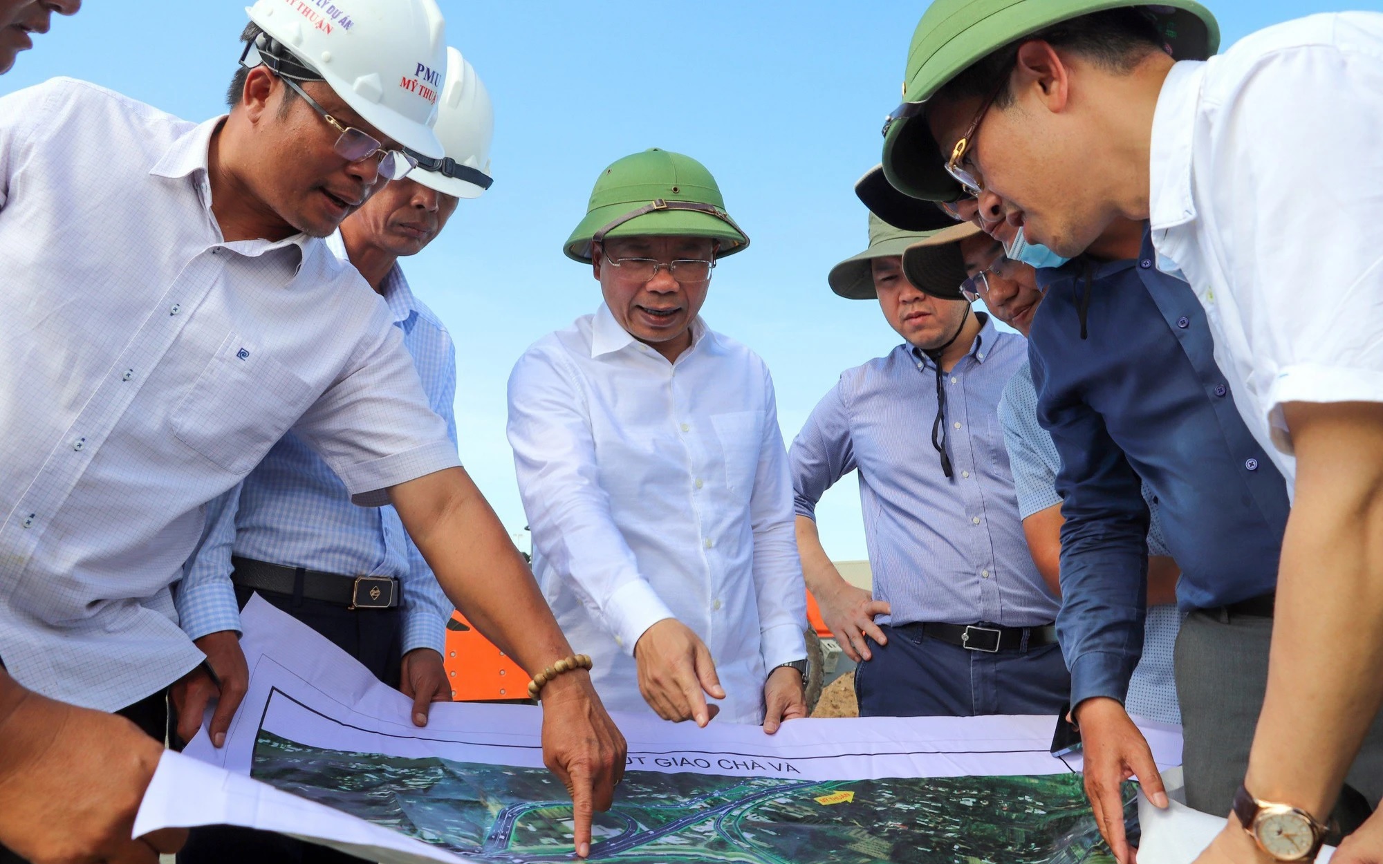 Dốc to&agrave;n lực, tranh thủ từng ph&uacute;t ho&agrave;n th&agrave;nh cao tốc Mỹ Thuận - Cần Thơ