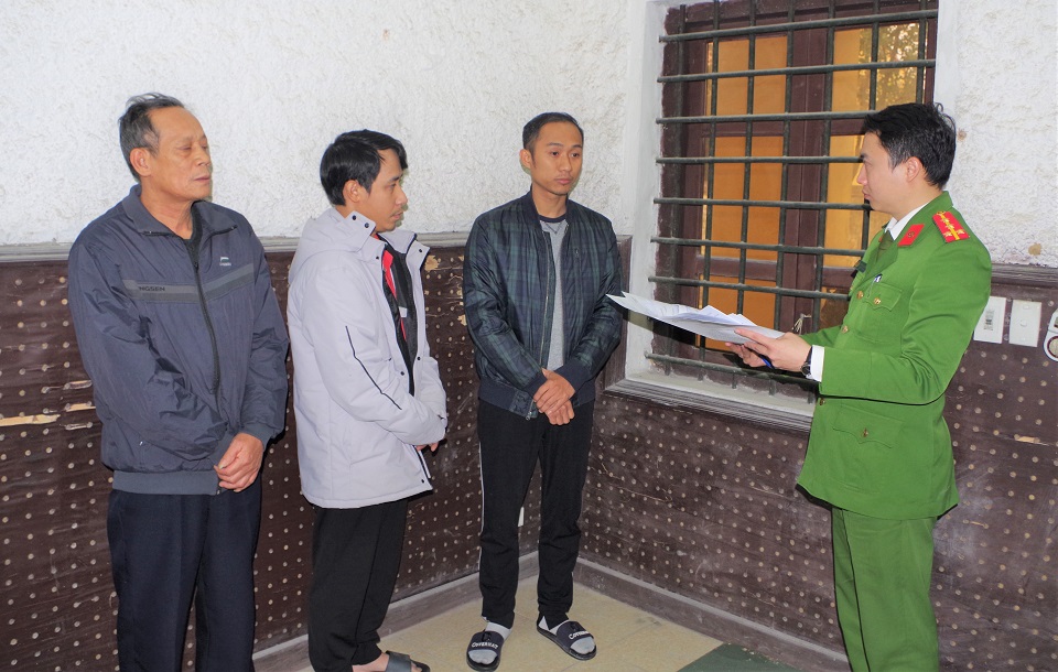 H&agrave; Nam: Bắt nh&oacute;m đối tượng b&aacute;n 600 giấy kh&aacute;m sức khỏe giả - Ảnh 1.