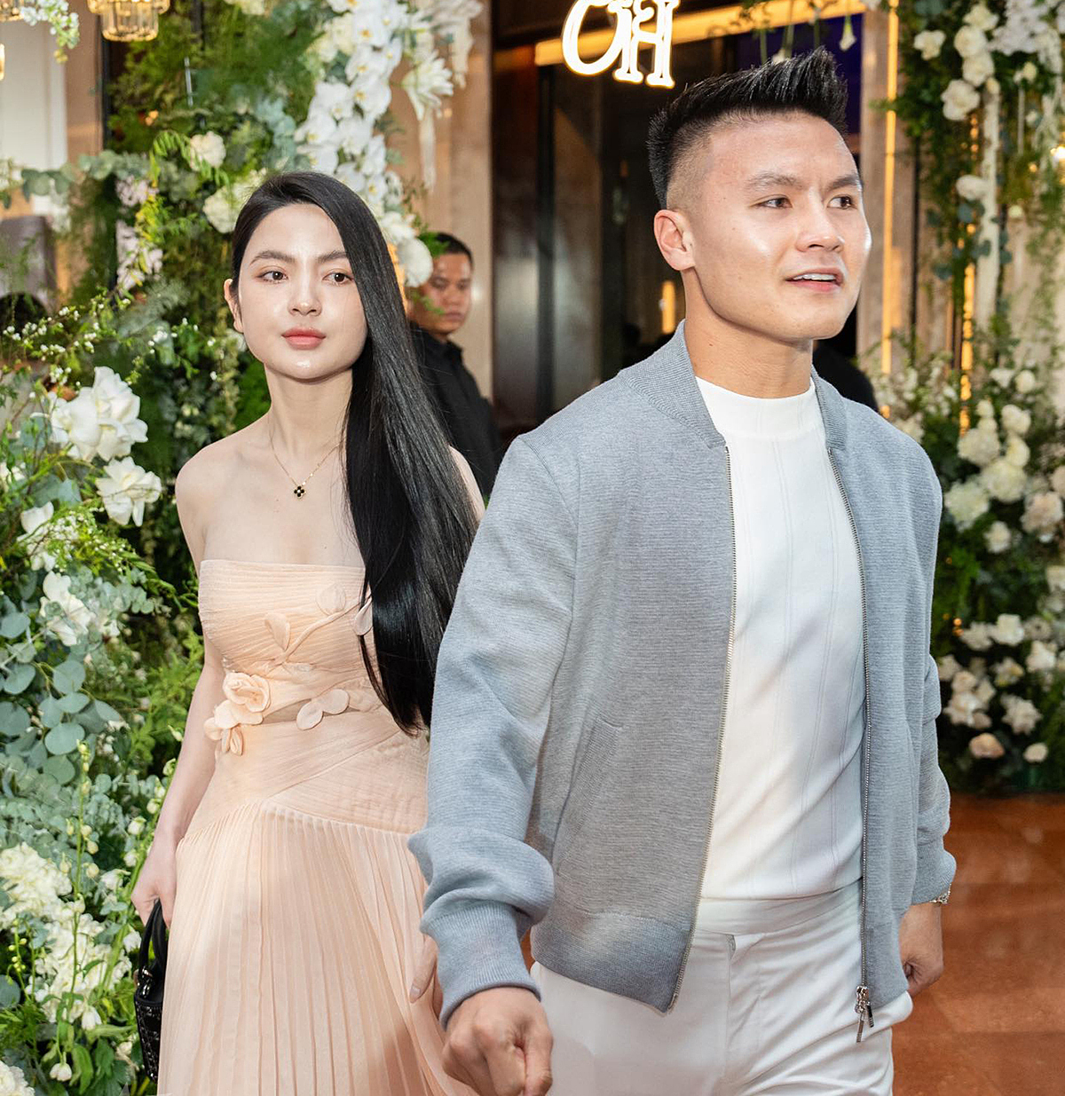 Lộ ngày tiền vệ Nguyễn Quang Hải cưới vợ - Ảnh 1. Lộ ngày tiền vệ Nguyễn Quang Hải cưới vợ - Ảnh 1.