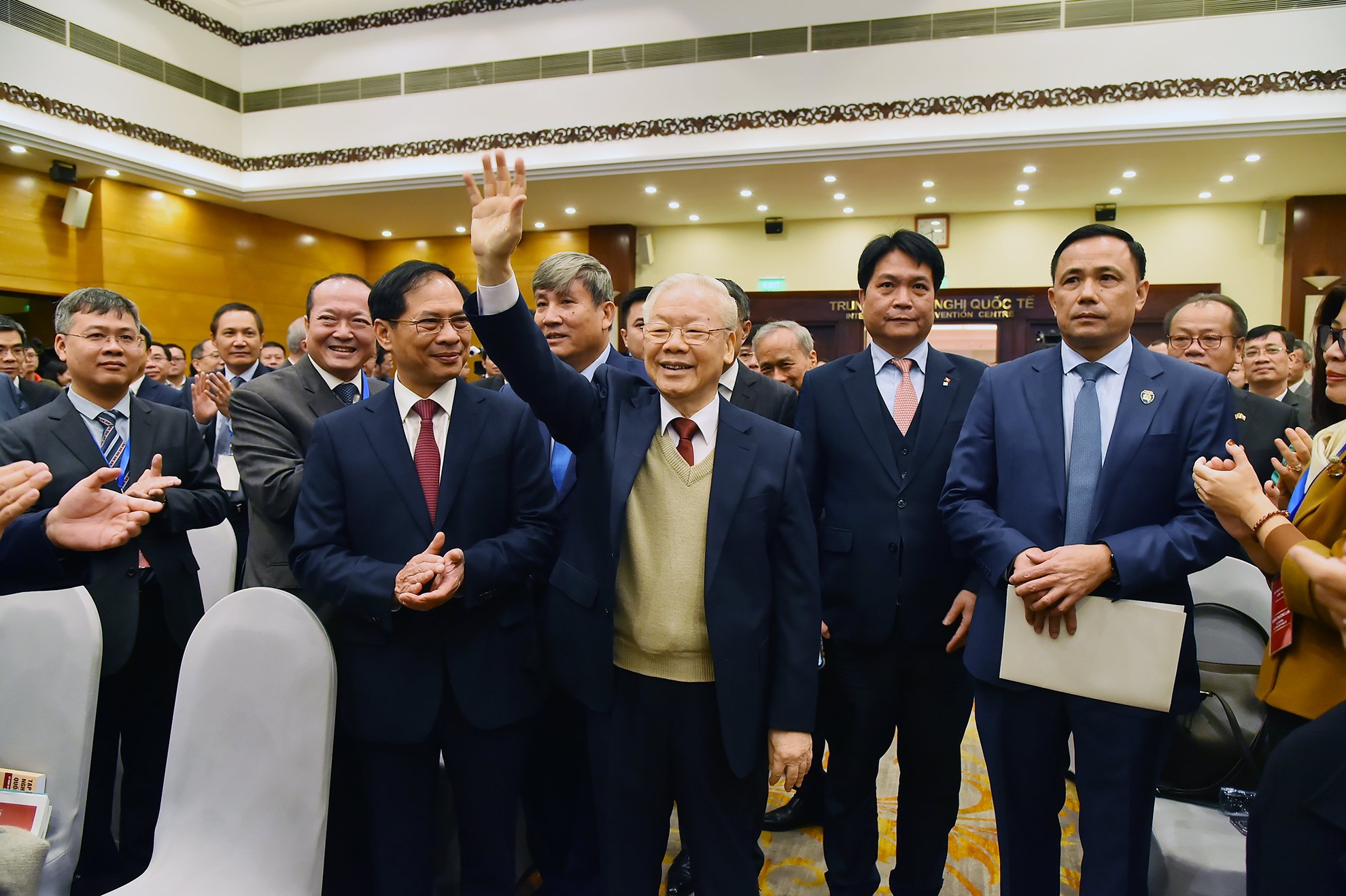 Tổng bí thư dự, chỉ đạo Hội nghị ngoại giao lần thứ 32 - Ảnh 3. Tổng bí thư dự, chỉ đạo Hội nghị ngoại giao lần thứ 32 - Ảnh 3.