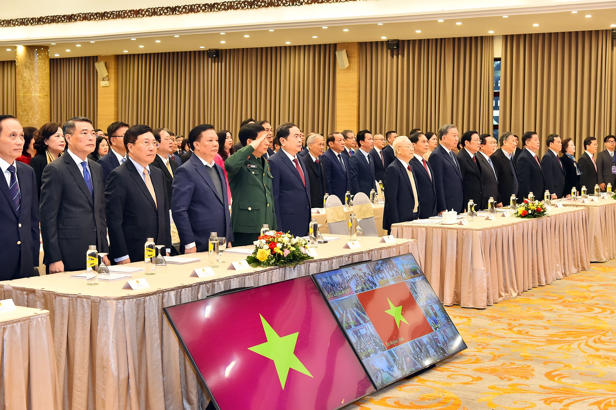 Tổng bí thư dự, chỉ đạo Hội nghị ngoại giao lần thứ 32 - Ảnh 4. Tổng bí thư dự, chỉ đạo Hội nghị ngoại giao lần thứ 32 - Ảnh 4.