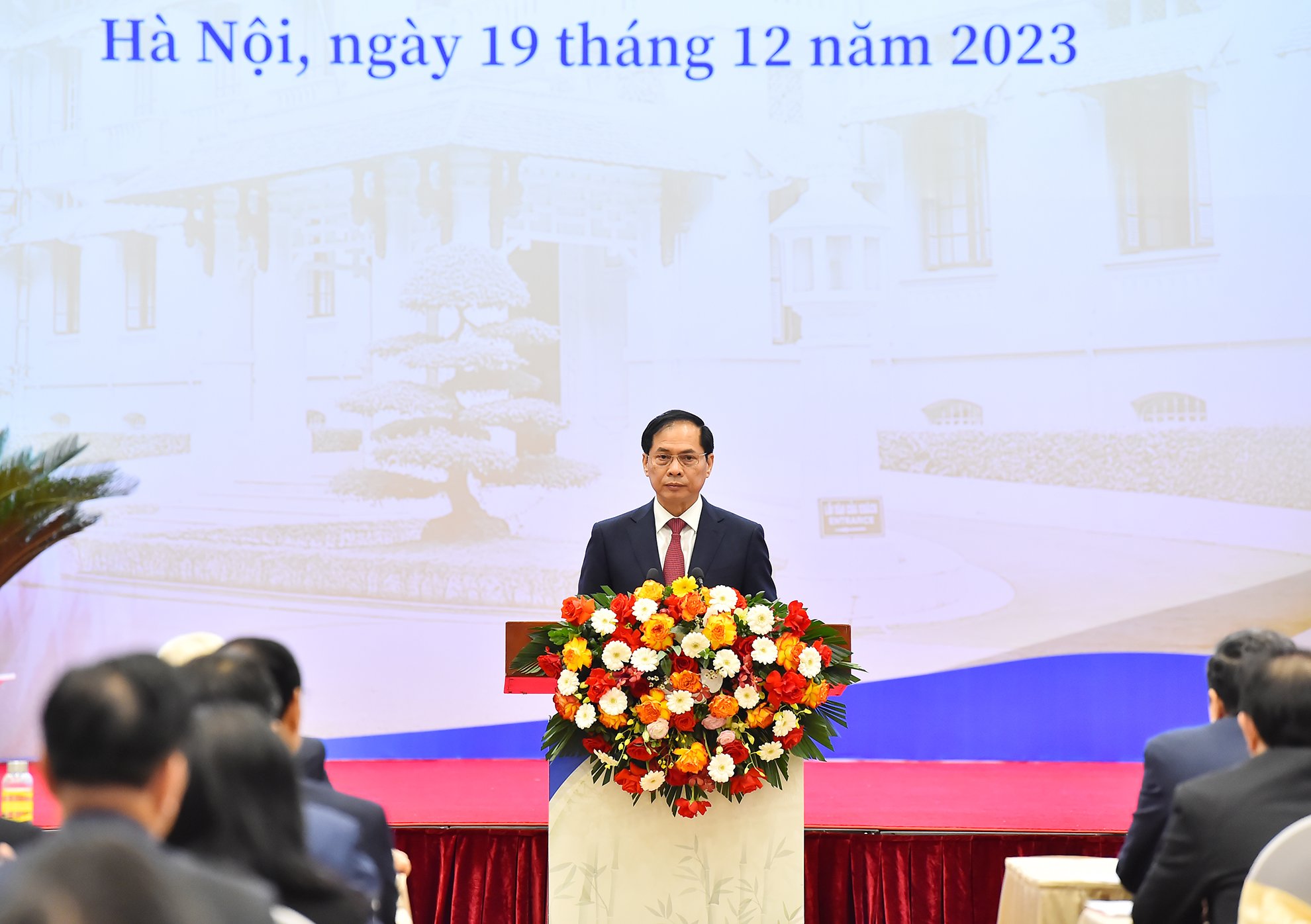 Tổng bí thư dự, chỉ đạo Hội nghị ngoại giao lần thứ 32 - Ảnh 6. Tổng bí thư dự, chỉ đạo Hội nghị ngoại giao lần thứ 32 - Ảnh 6.