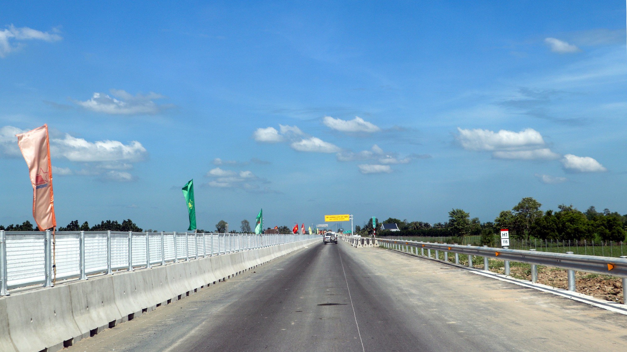 Thứ trưởng Bộ GTVT: Đua tiến độ từng giờ, từng phút hoàn thành cao tốc Mỹ Thuận- Cần Thơ - Ảnh 6. Thứ trưởng Bộ GTVT: Đua tiến độ từng giờ, từng phút hoàn thành cao tốc Mỹ Thuận- Cần Thơ - Ảnh 6.