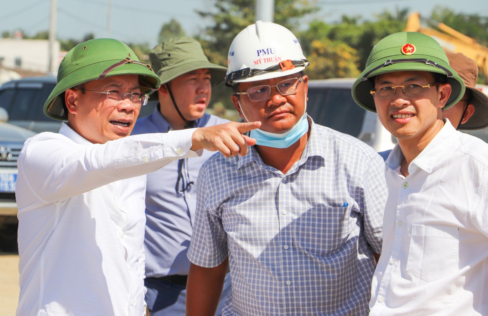 Thứ trưởng Bộ GTVT: Đua tiến độ từng giờ, từng phút hoàn thành cao tốc Mỹ Thuận- Cần Thơ - Ảnh 3. Thứ trưởng Bộ GTVT: Đua tiến độ từng giờ, từng phút hoàn thành cao tốc Mỹ Thuận- Cần Thơ - Ảnh 3.