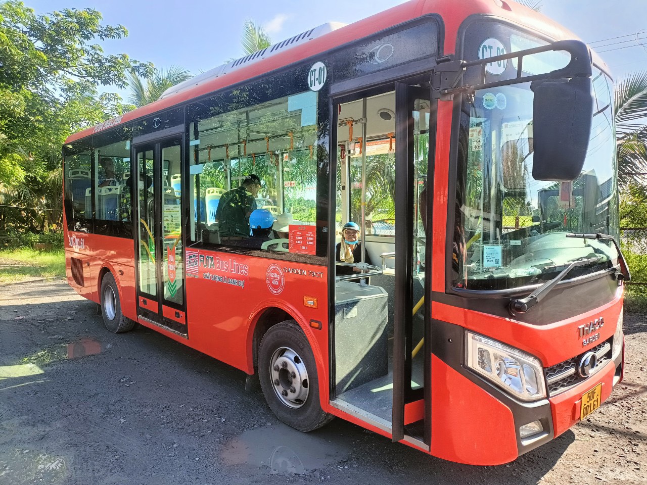 L&agrave;m thế n&agrave;o để k&eacute;o người d&acirc;n l&ecirc;n xe bu&yacute;t? - Ảnh 2.