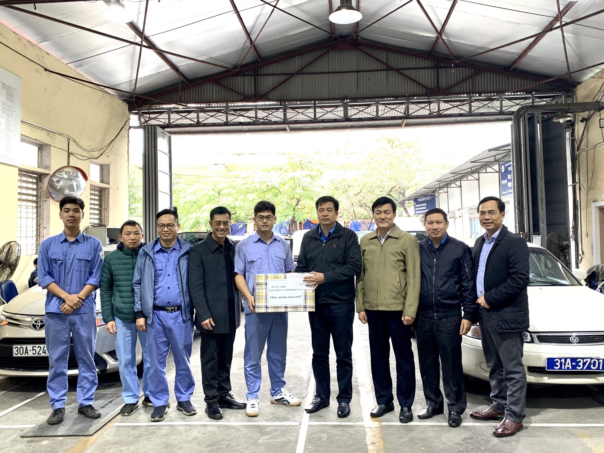 C&ocirc;ng đo&agrave;n GTVT trao qu&agrave;, động vi&ecirc;n người lao động lĩnh vực đăng kiểm - Ảnh 3.