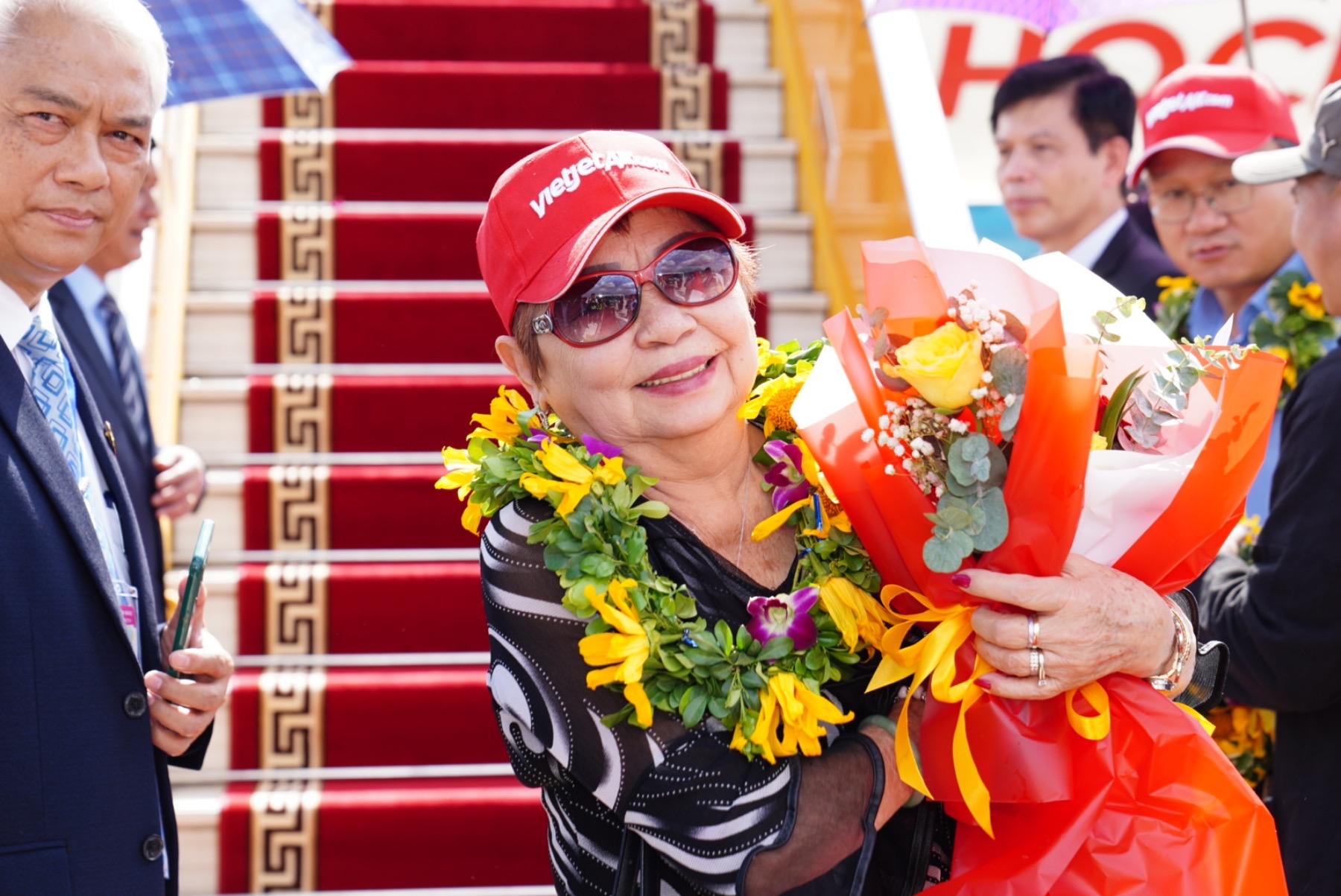 T&agrave;u bay mang biểu tượng u lịch TP.HCM đ&aacute;p xuống Điện Bi&ecirc;n - Ảnh 6.