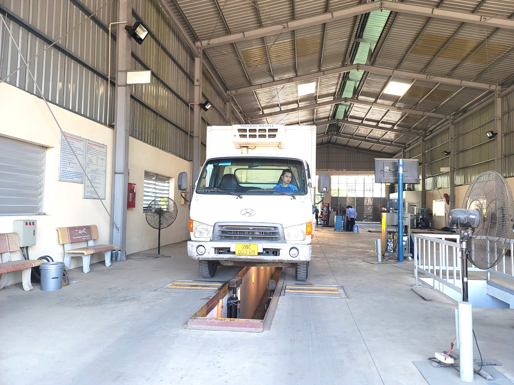 Kiểm tra hệ thống l&aacute;i trong kiểm định &ocirc; t&ocirc; thực hiện thế n&agrave;o? - Ảnh 1.