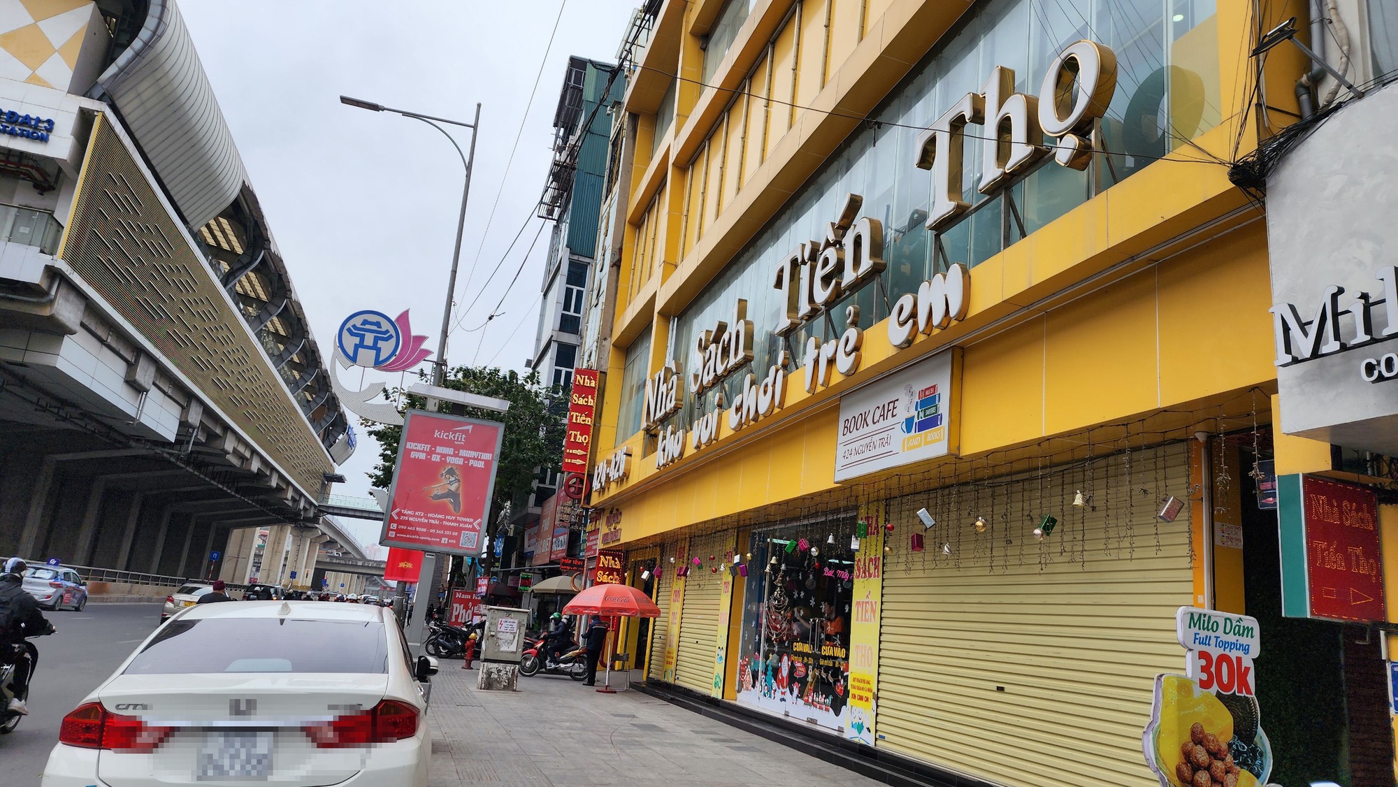 H&agrave; Nội: Kh&ocirc;ng đủ điều kiện PCCC, nhiều cơ sở Nh&agrave; s&aacute;ch Tiến Thọ vẫn ngang nhi&ecirc;n hoạt động - Ảnh 4.