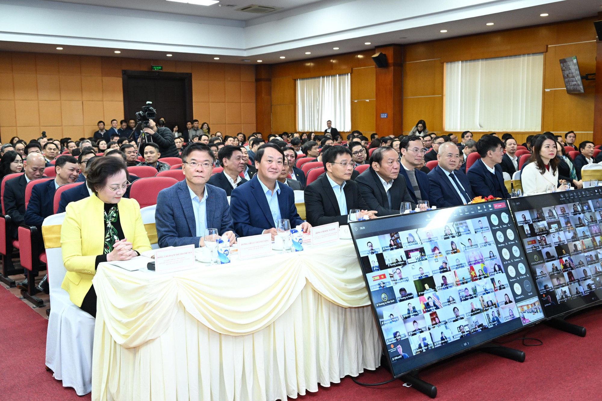 Năm 2023: Xuất nhập khẩu hụt hơi, xuất si&ecirc;u kỷ lục 26 tỷ  USD  - Ảnh 2.