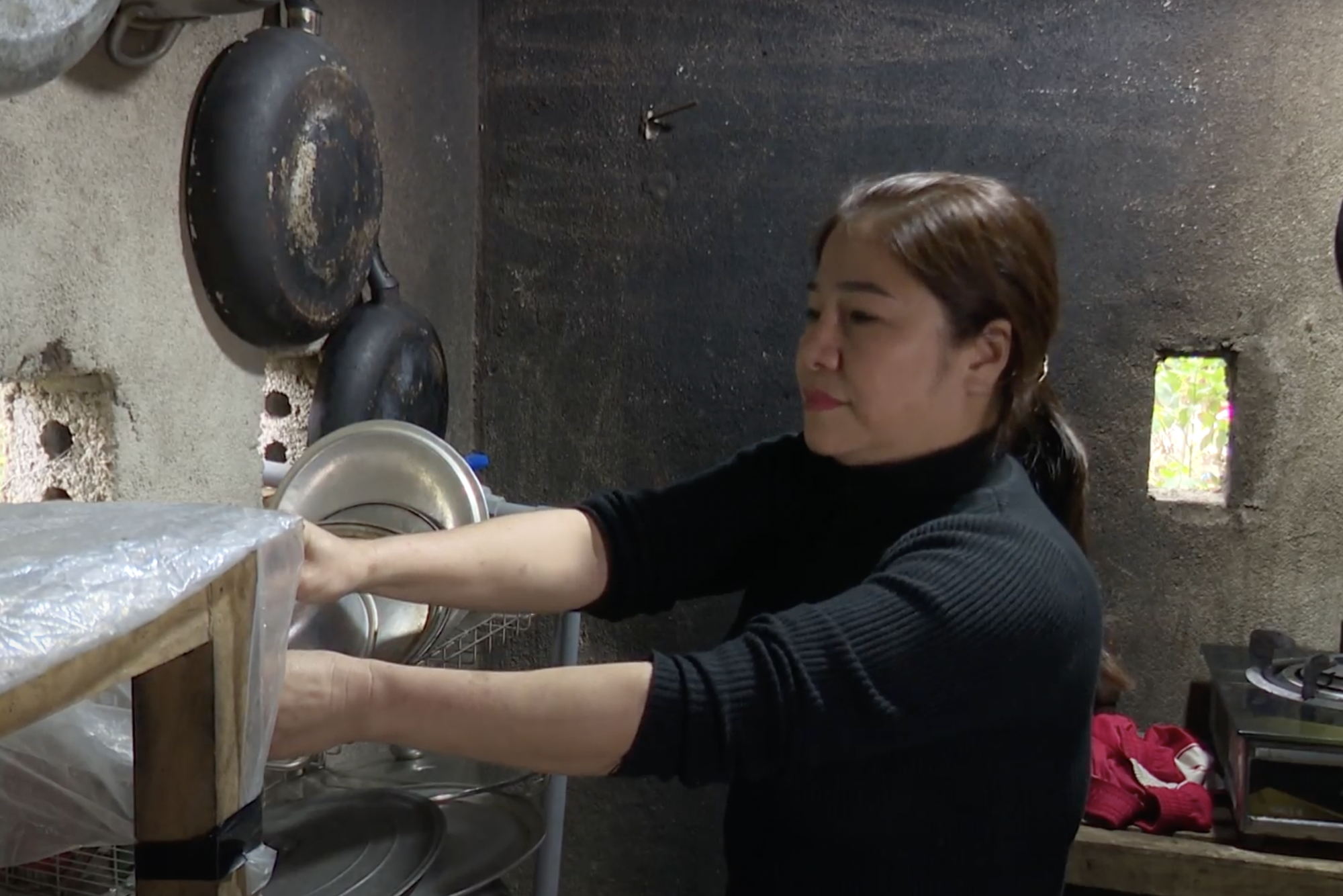 H&agrave;ng trăm hộ d&acirc;n miền n&uacute;i Thanh Ho&aacute; mong sớm n&acirc;ng cấp đường Hồ Ch&iacute; Minh- Ảnh 2.