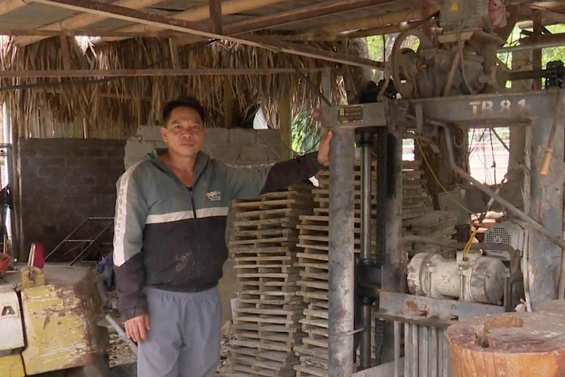 H&agrave;ng trăm hộ d&acirc;n miền n&uacute;i Thanh Ho&aacute; mong sớm n&acirc;ng cấp đường Hồ Ch&iacute; Minh- Ảnh 3.