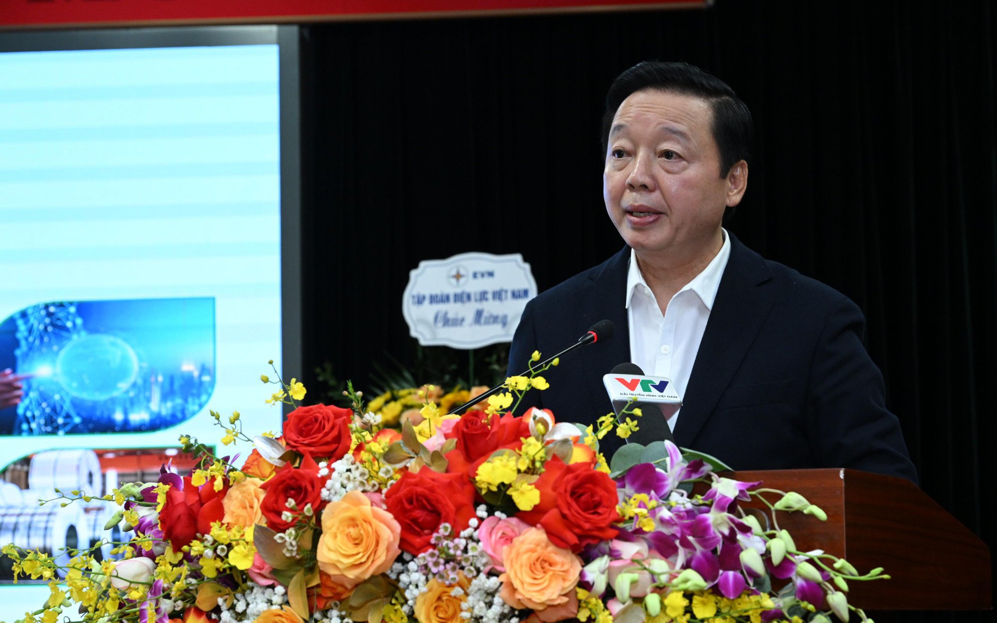 Ph&oacute; thủ tướng: 'Đừng mừng khi FDI đầu tư v&agrave;o c&ocirc;ng nghệ cao c&ograve;n ch&uacute;ng ta chỉ gia c&ocirc;ng'