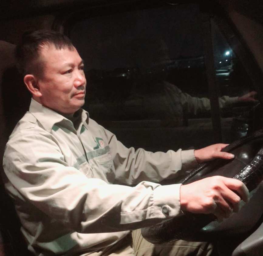 T&agrave;i xế x&uacute;c động khi lần đầu đạt giải V&ocirc; lăng v&agrave;ng - Ảnh 1.