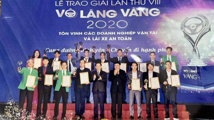 T&agrave;i xế x&uacute;c động khi lần đầu đạt giải V&ocirc; lăng v&agrave;ng - Ảnh 2.